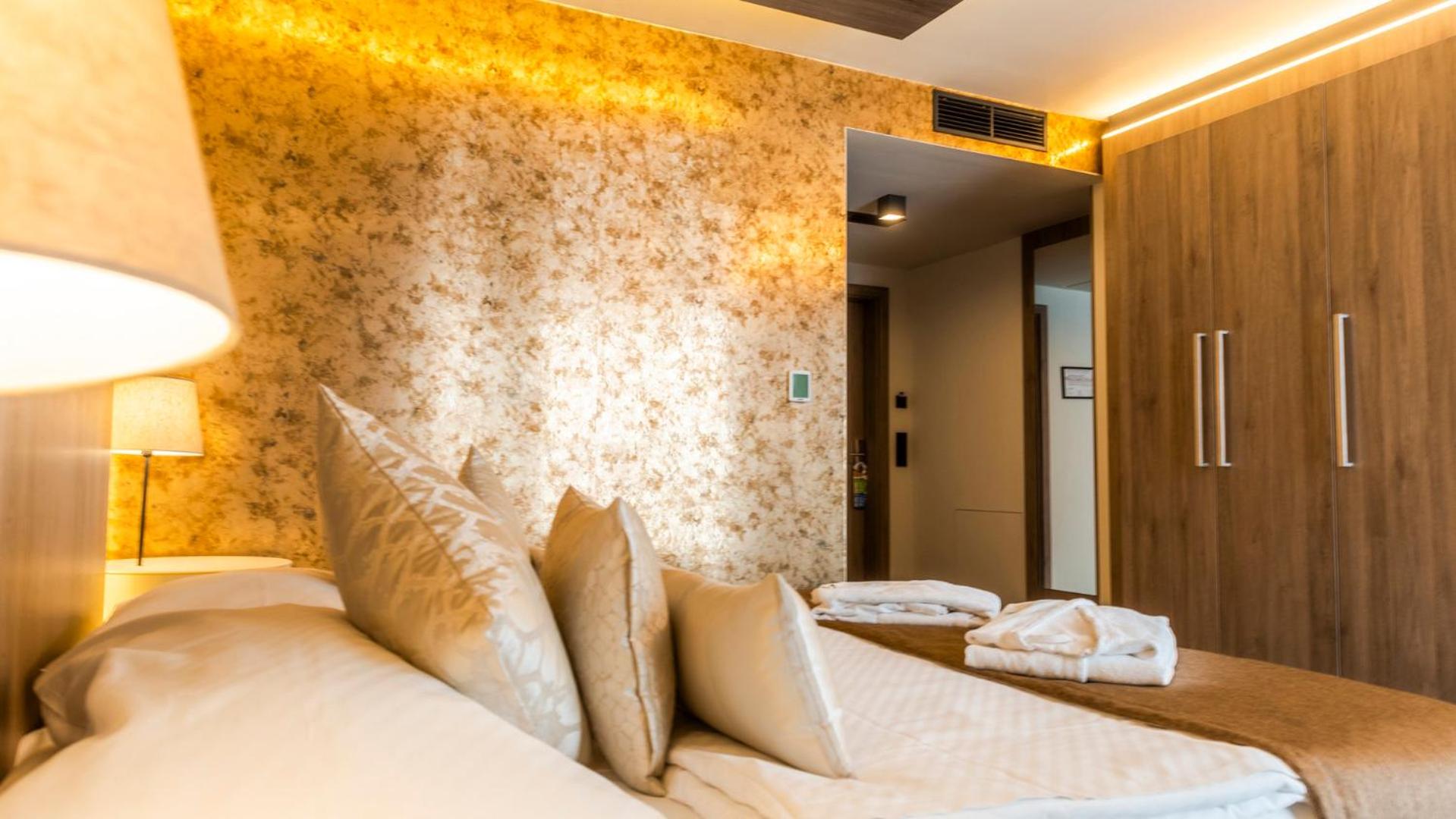 Standard Double Room - Photo 10