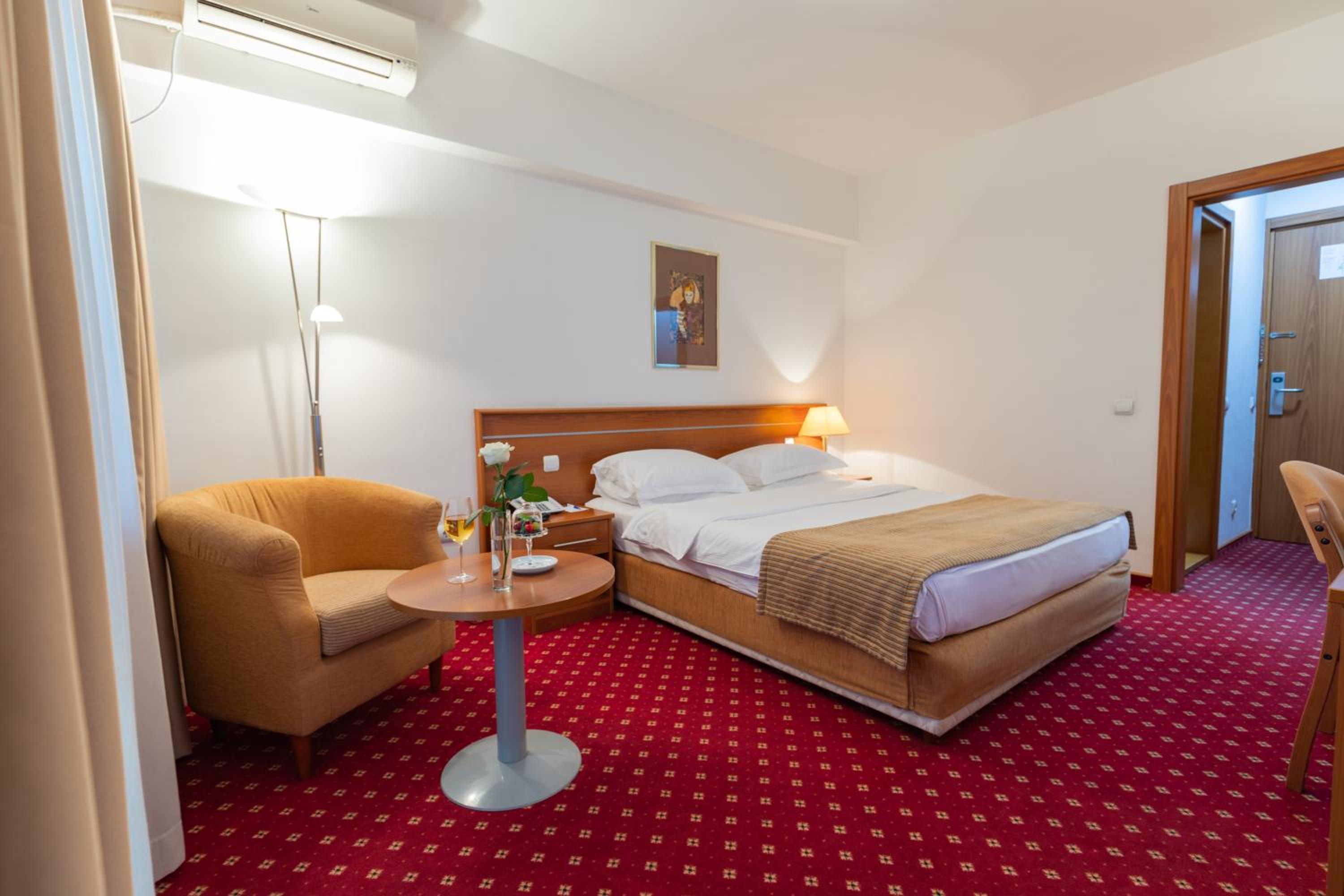 Double Room - Photo 2
