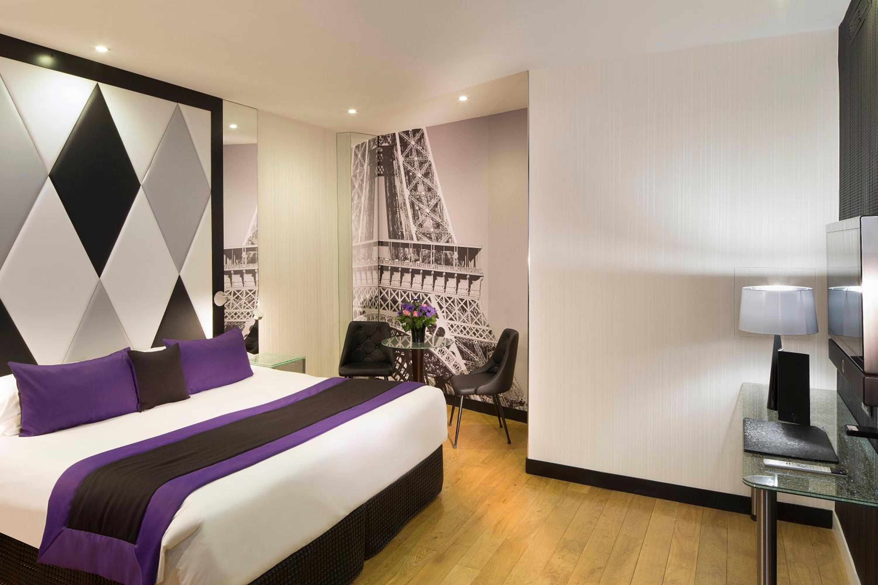 Deluxe Double or Twin Room thumbnail 6