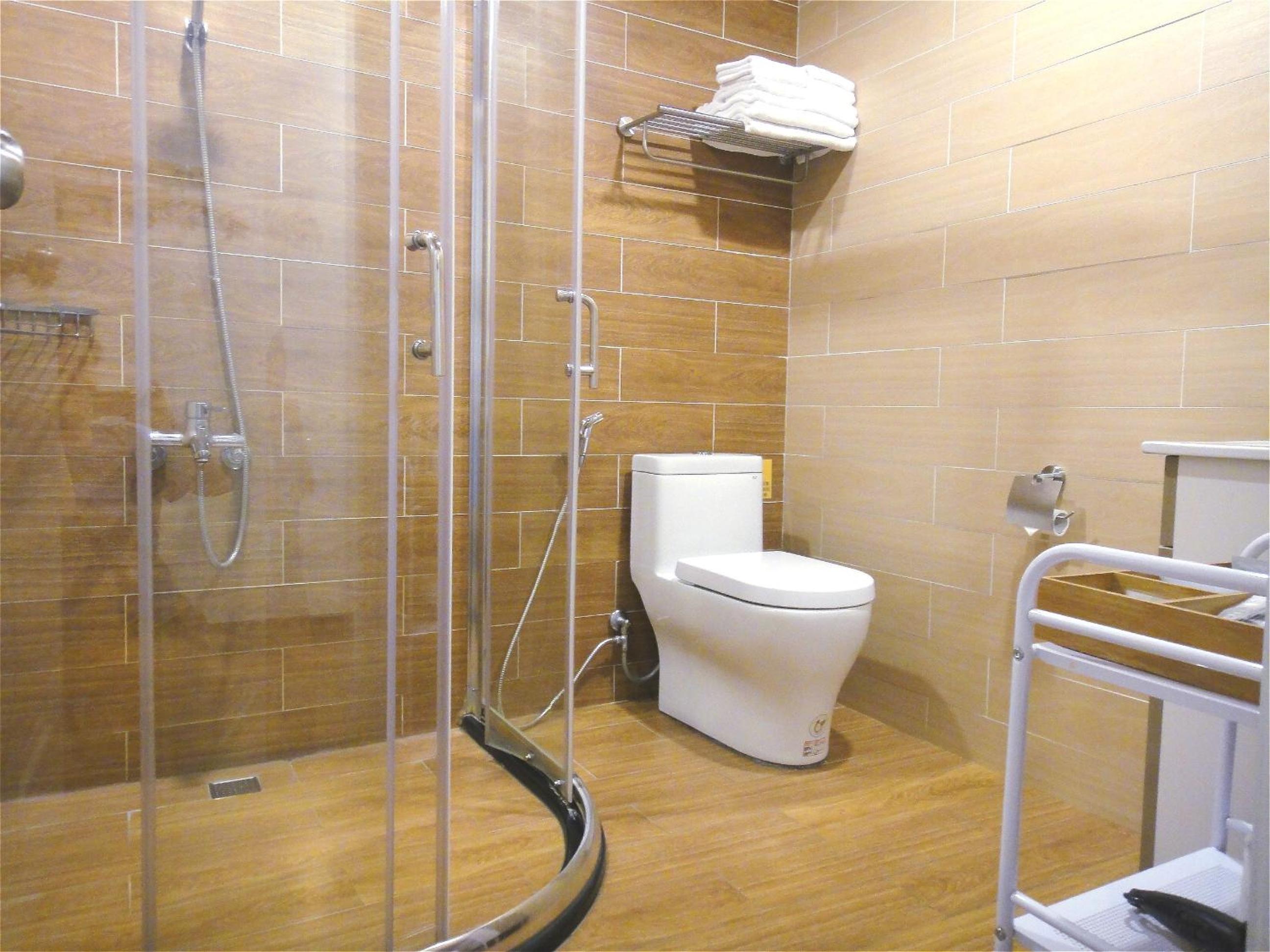 Quadruple Room with Private Bathroom photo 2