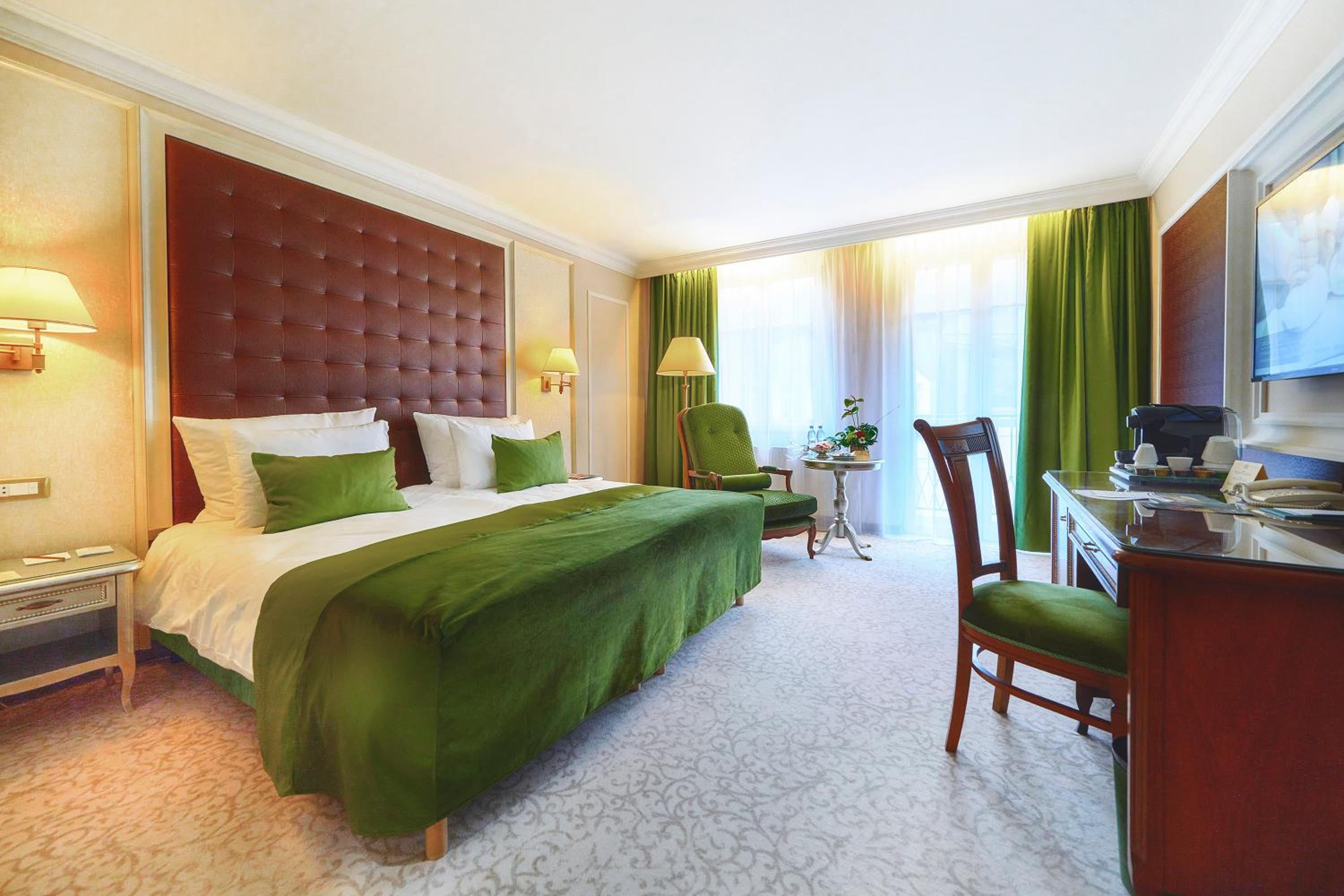 Deluxe Double Room with Entry to Wellness - Photo 2
