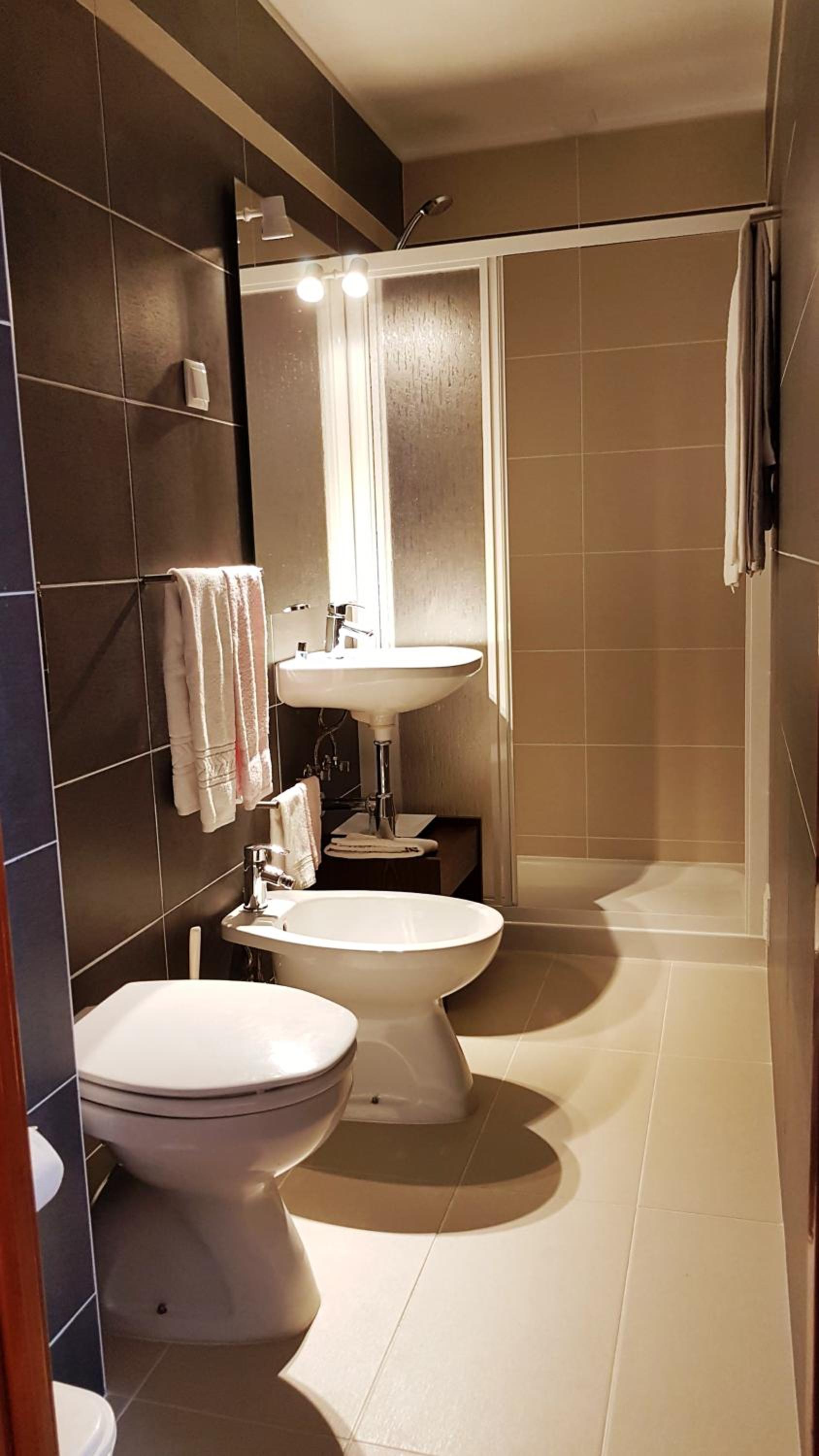 Double Room - Photo 11