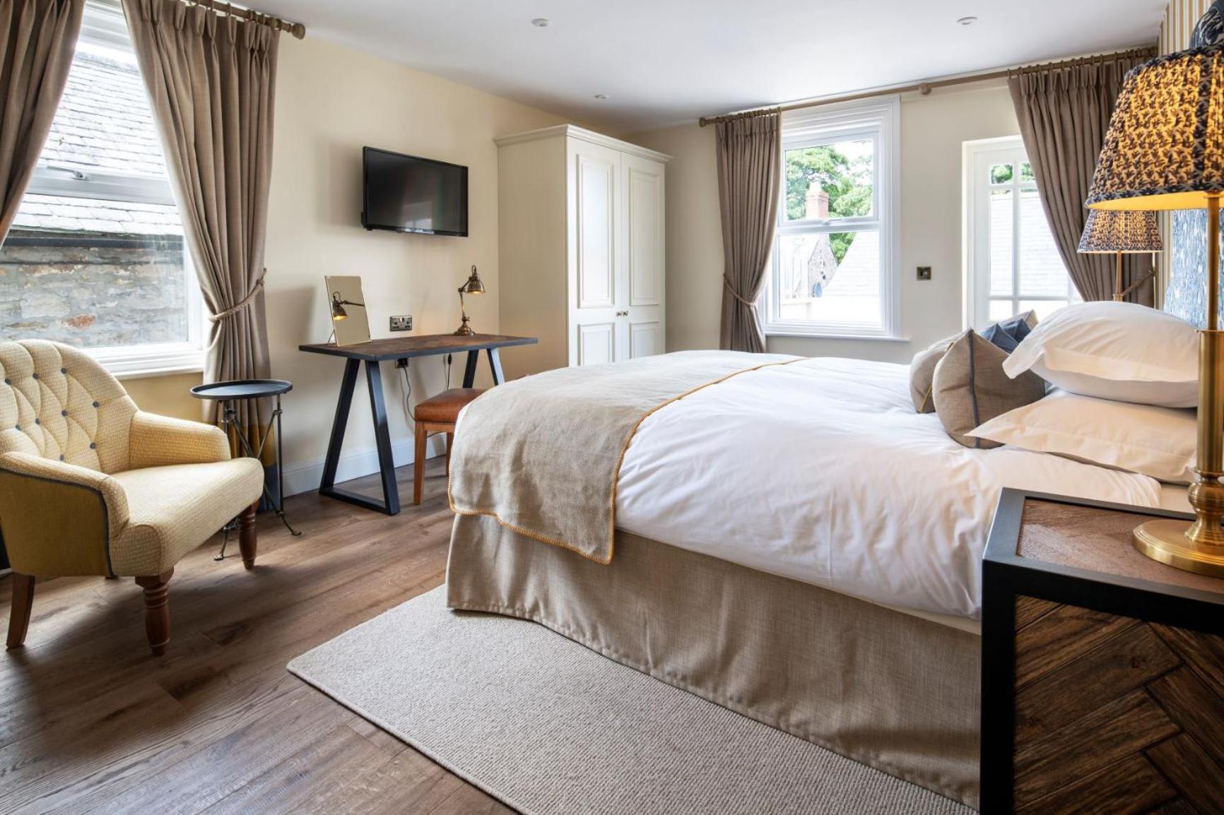 Delightful Room - Photo 12