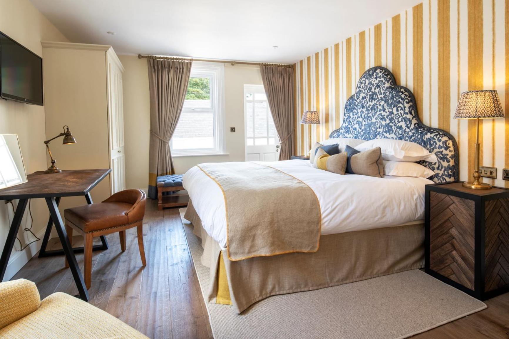 Delightful Room - Photo 1