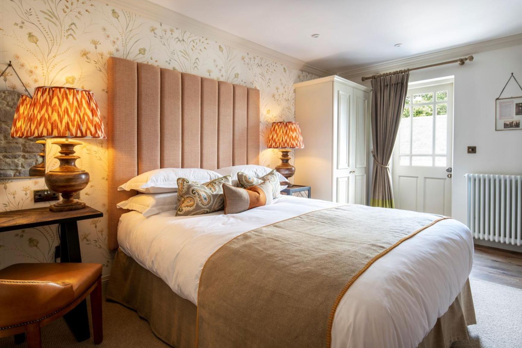 Delightful Room - Photo 29