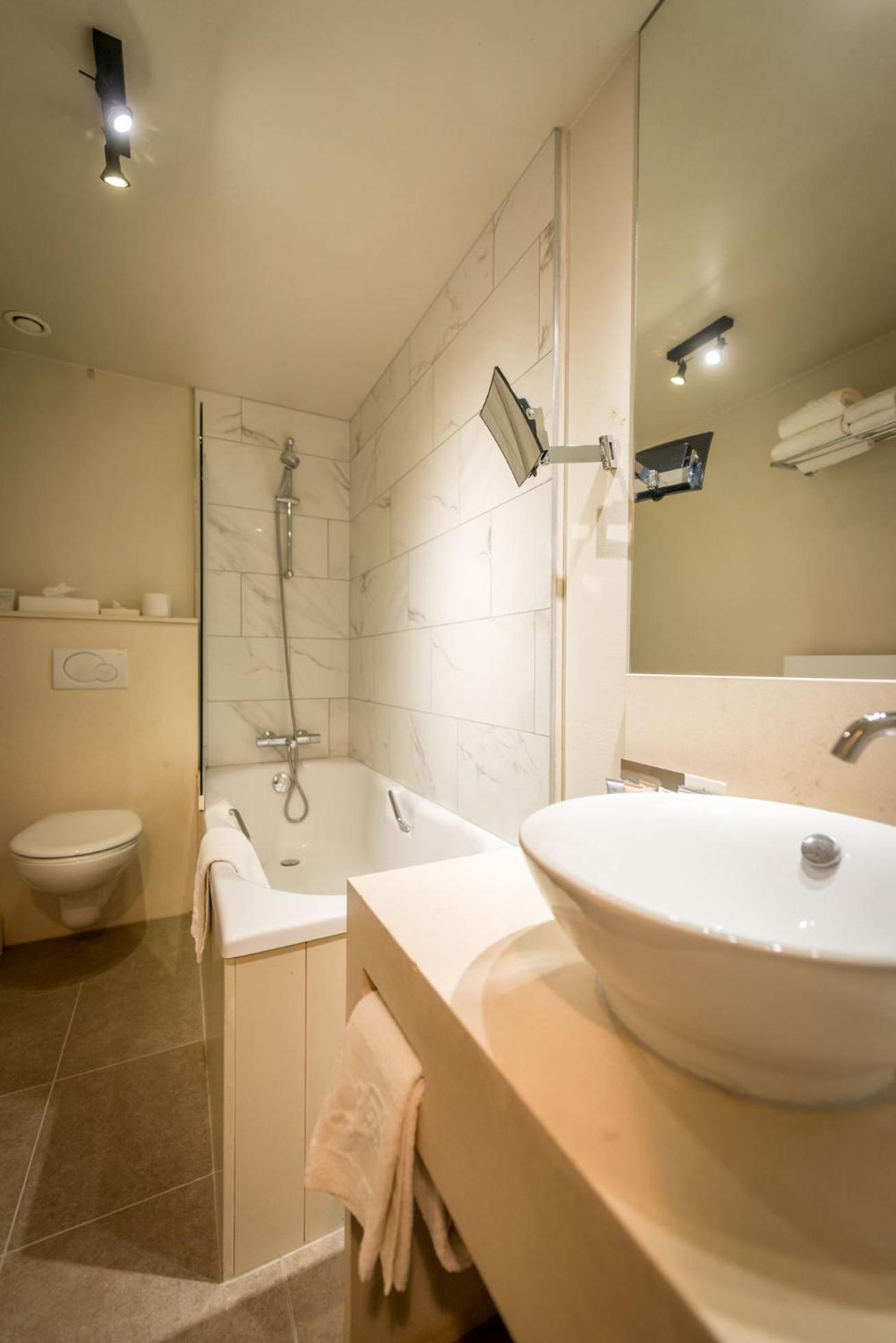 Standard Double Room - Photo 15