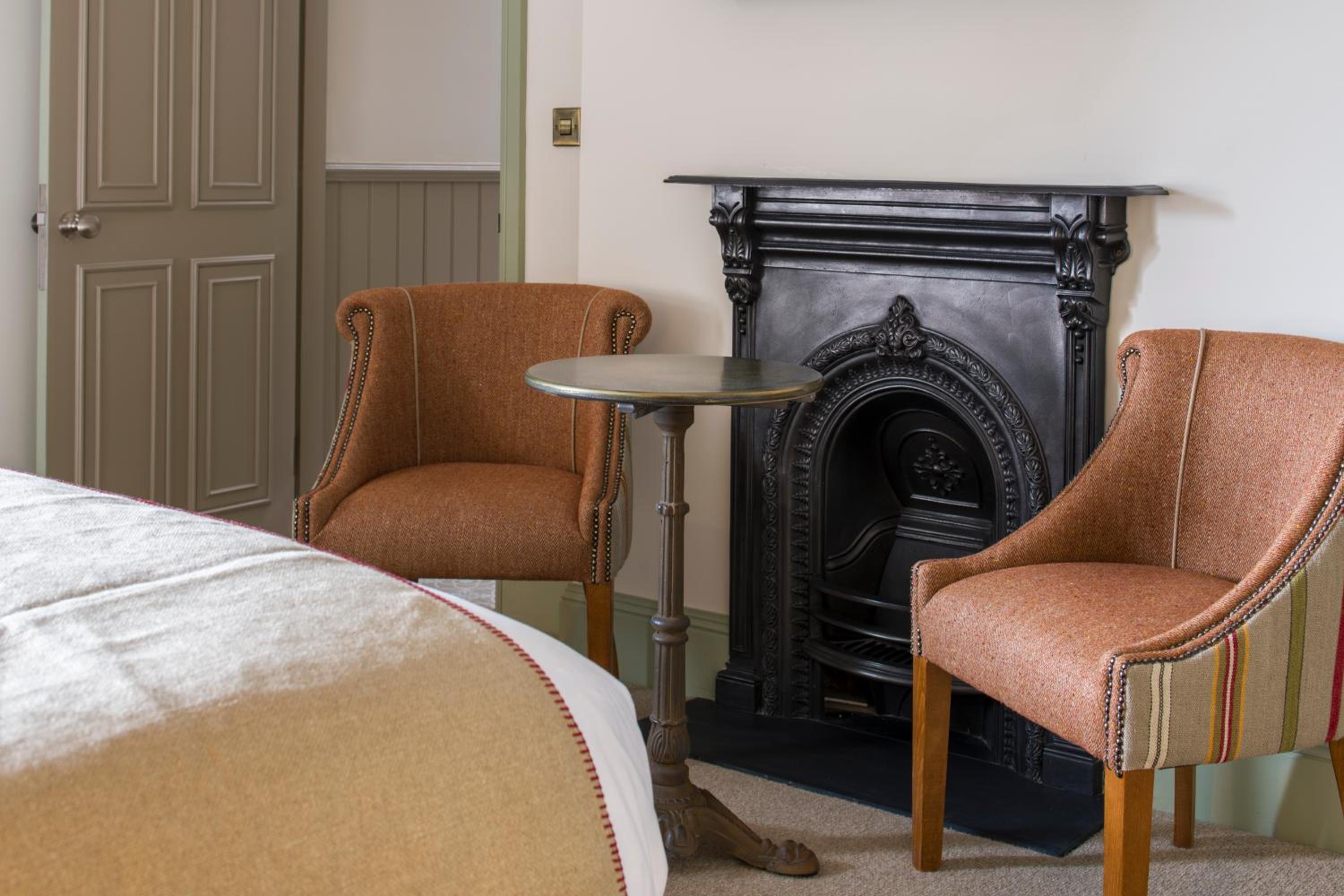 Delightful Room - Photo 15