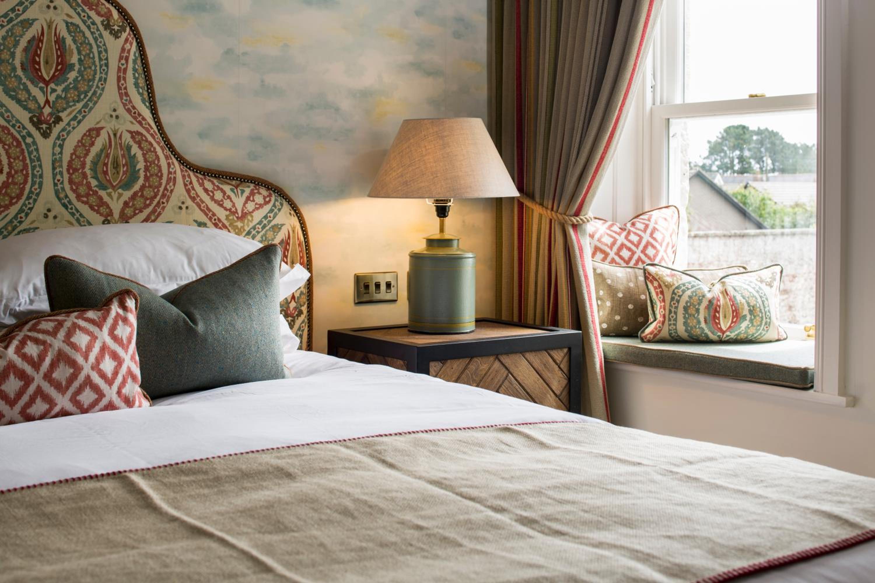 Delightful Room - Photo 17