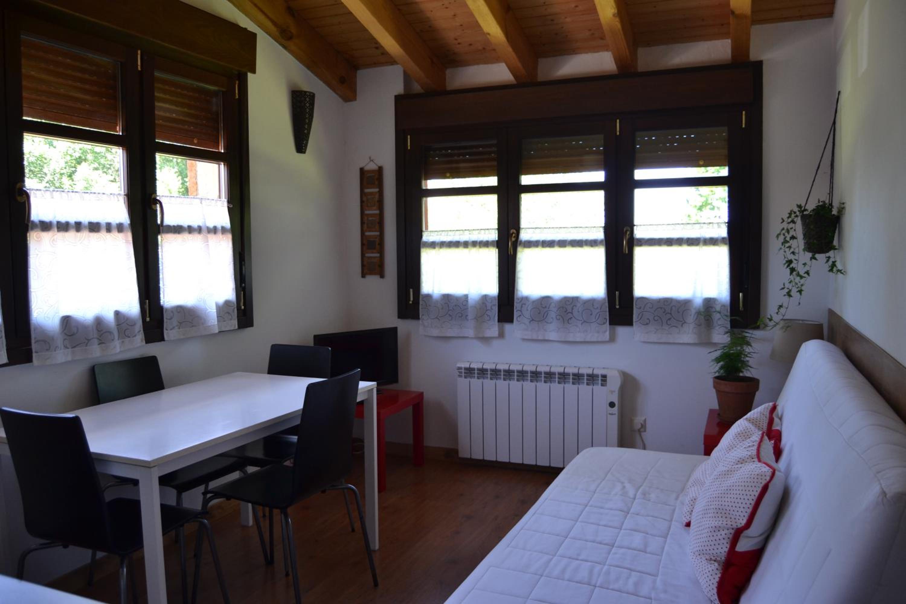 Apartamento de Dos Dormitorios con Vista al Jardín