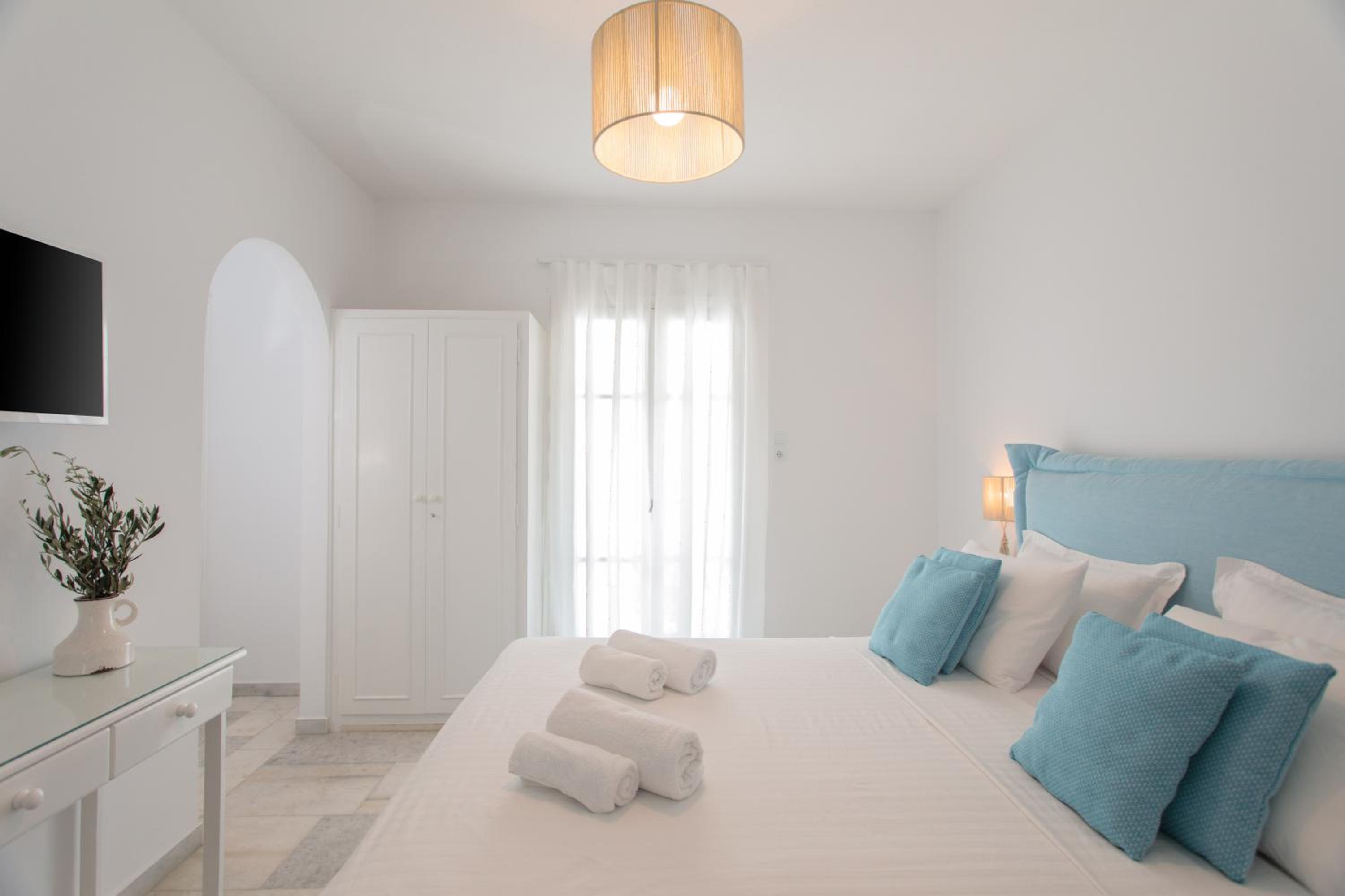 One-Bedroom Apartment - Photo 1