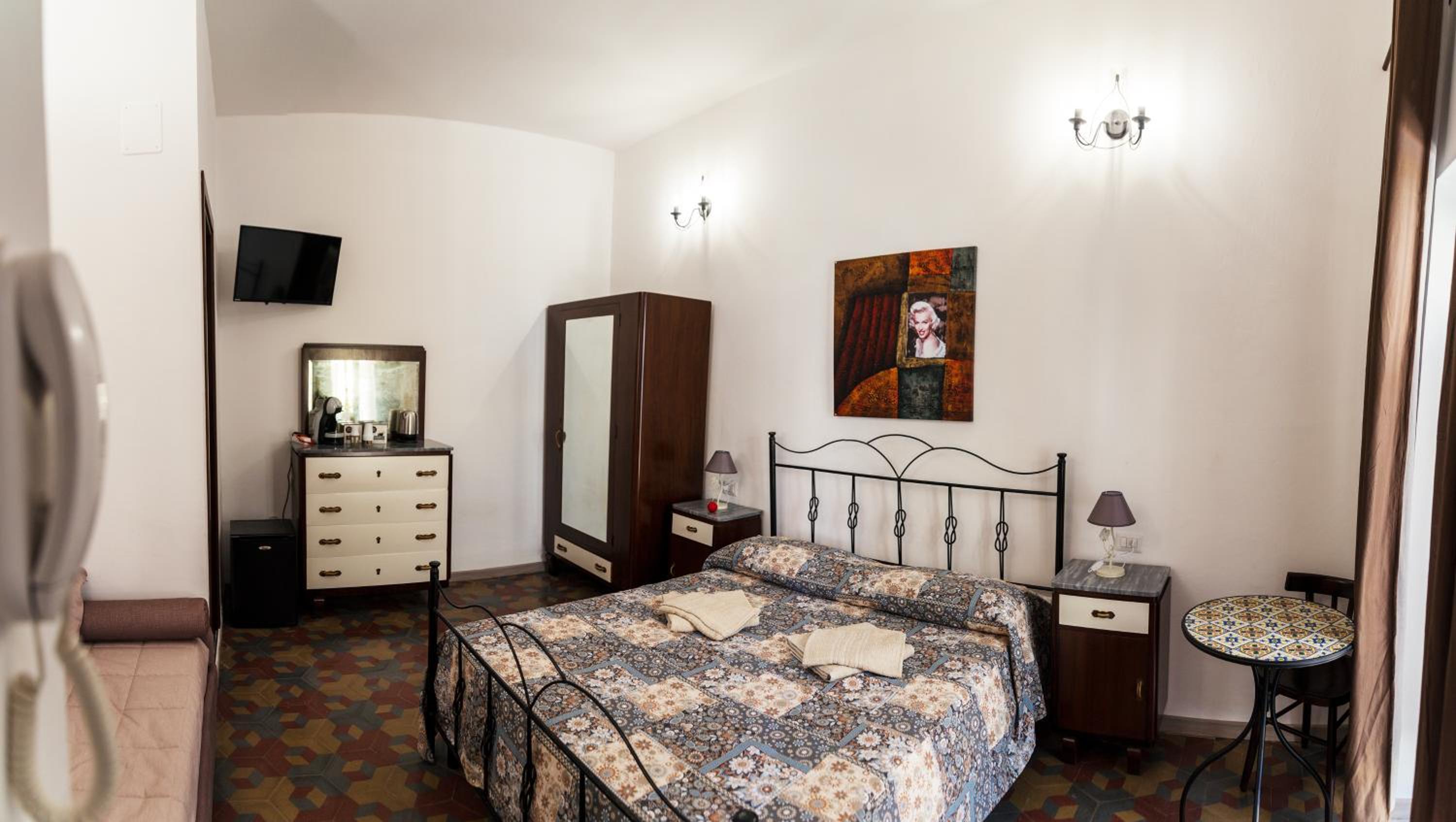 One-Bedroom House photo 2