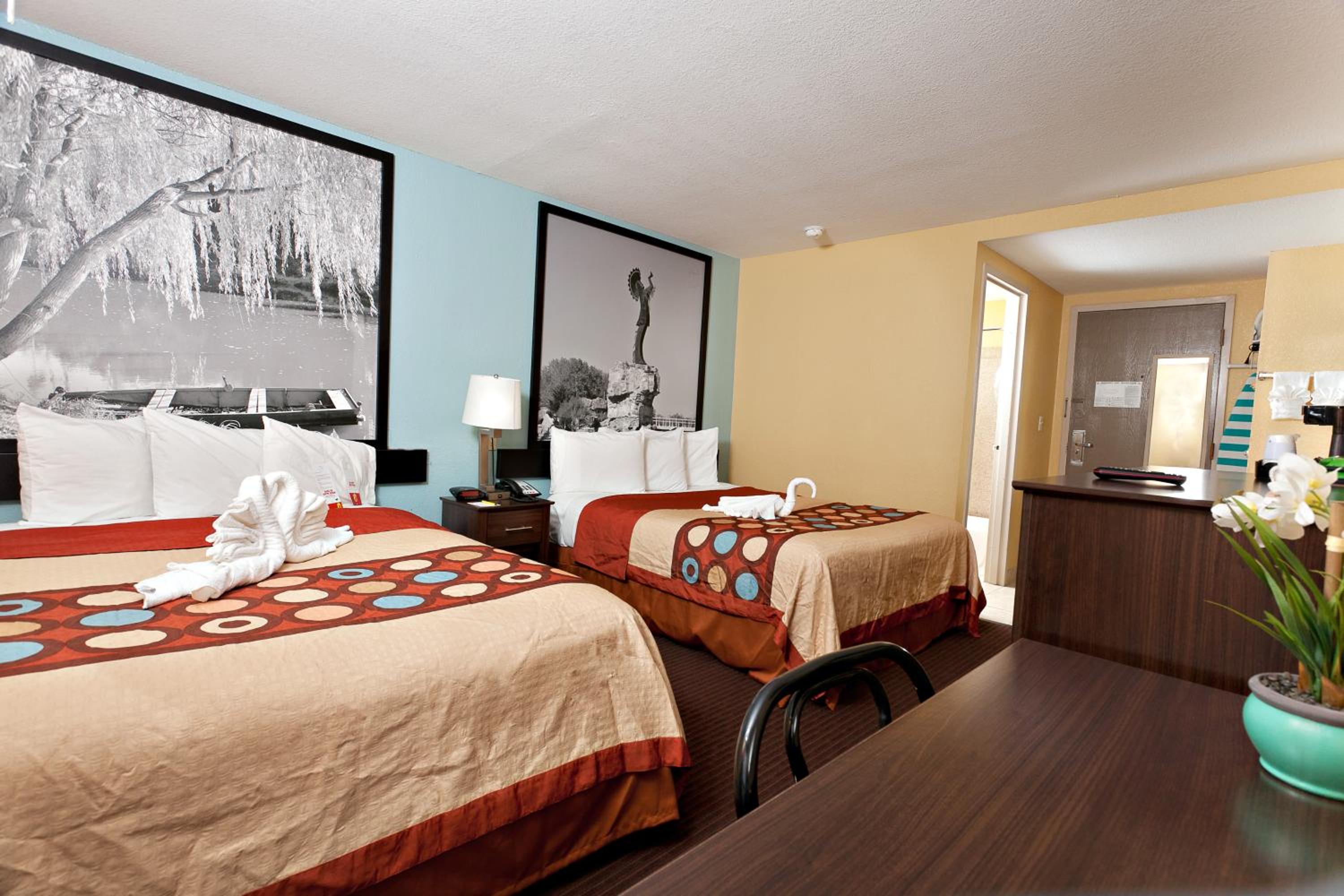 Queen Pet-Friendly Room with Two Queen Beds - Second Floor - Non-Smoking - Photo 13