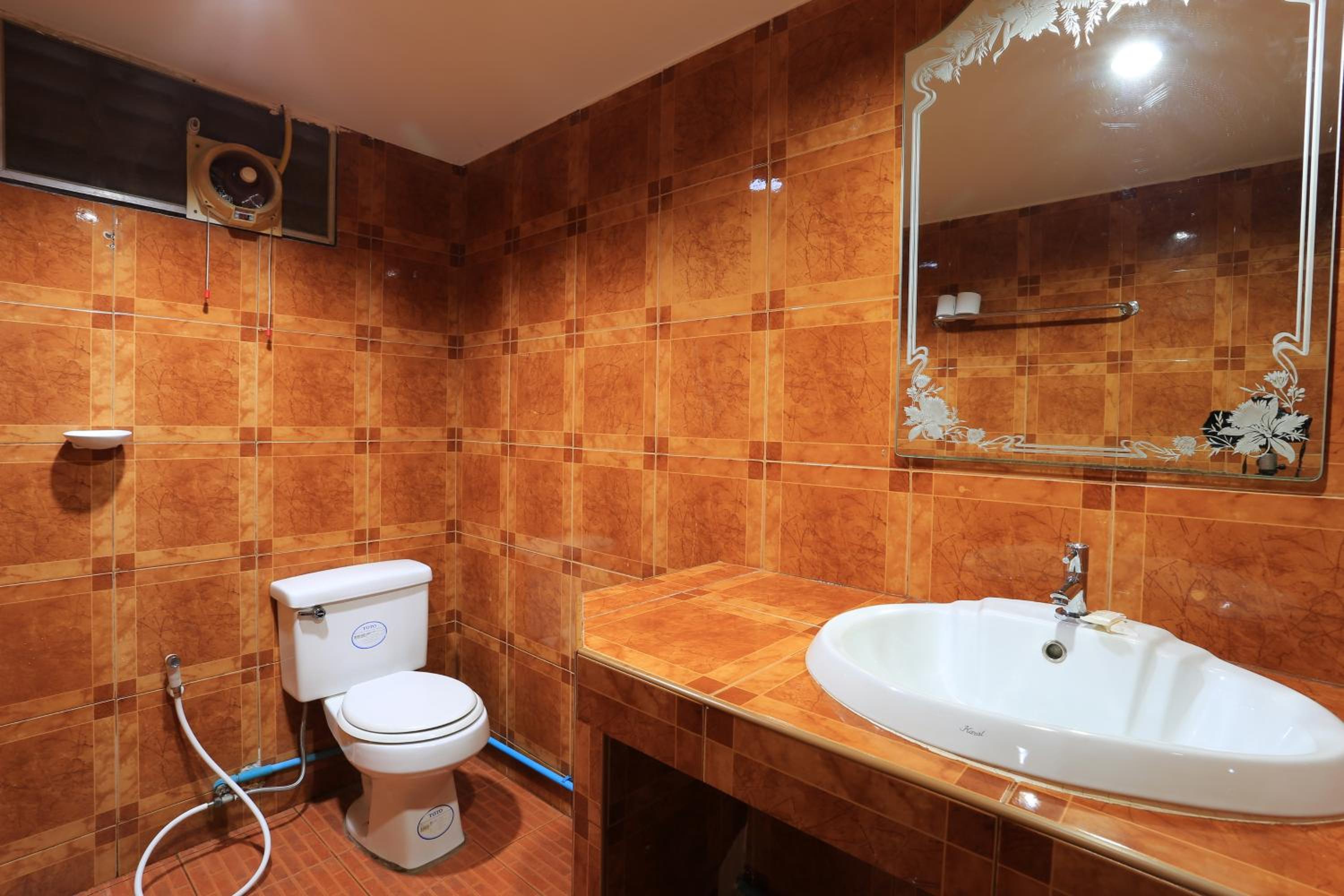 Triple Room thumbnail 6
