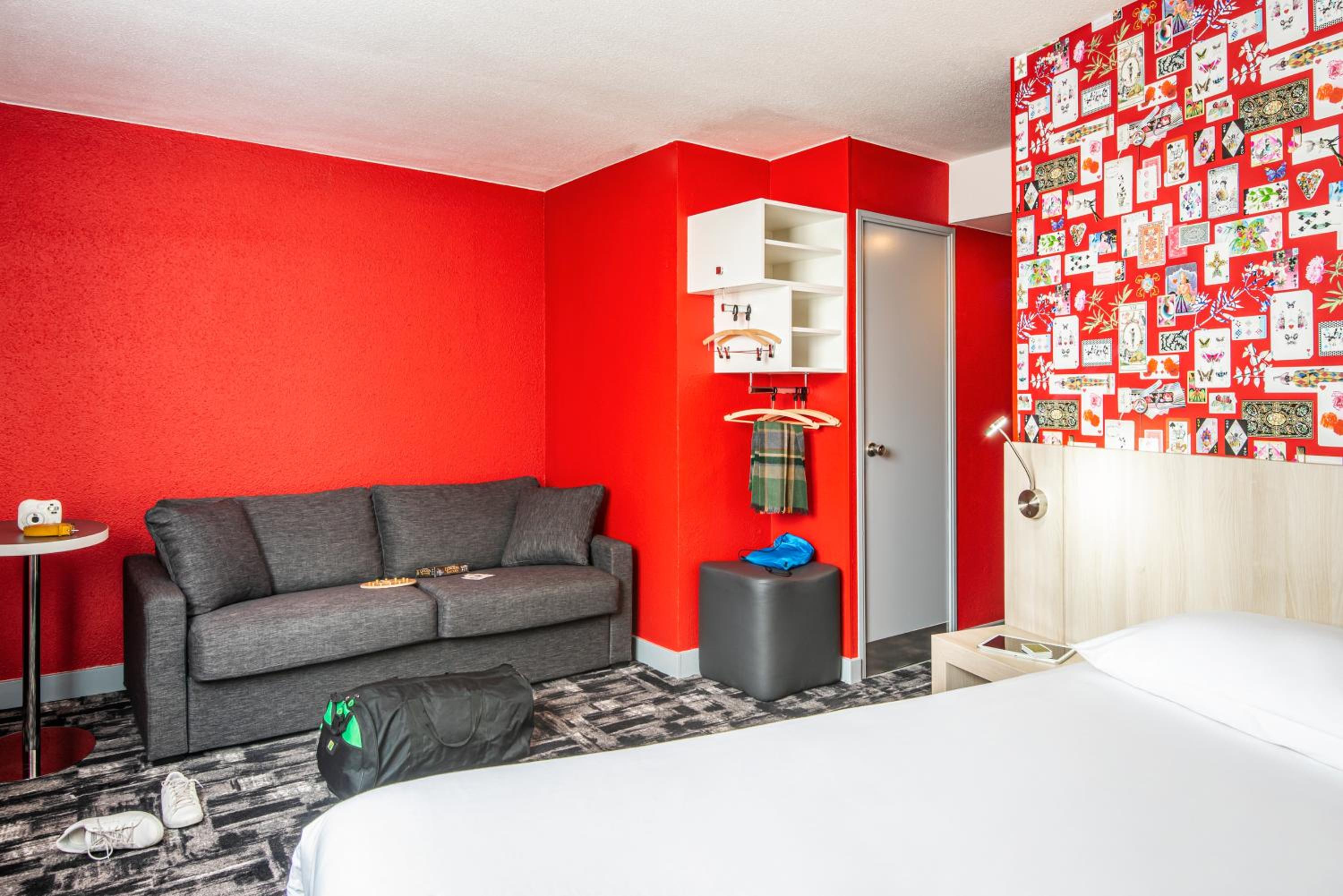 Standard Family Suite with One Double Bed and Sofa photo 2