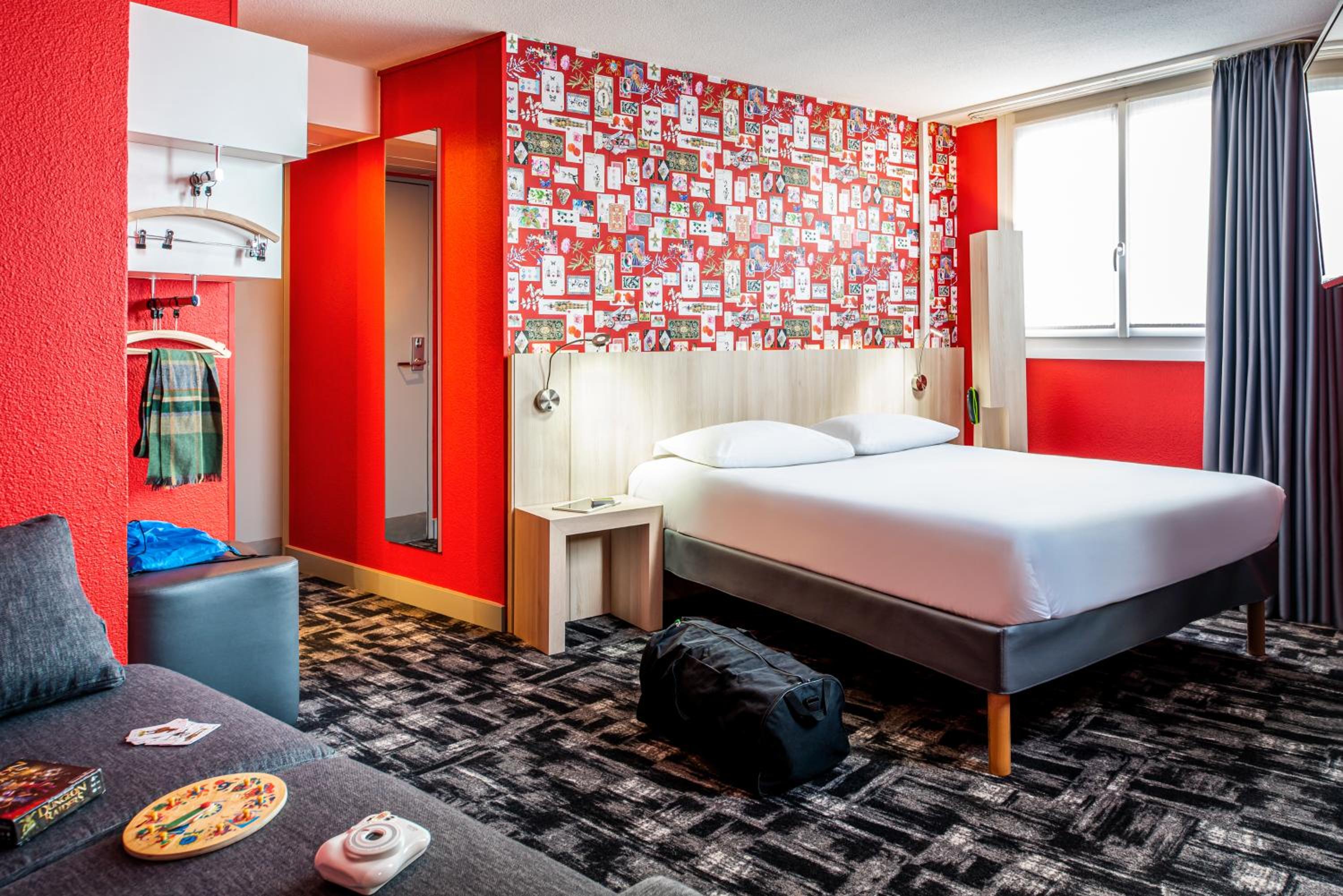 Standard Family Suite with One Double Bed and Sofa photo 3