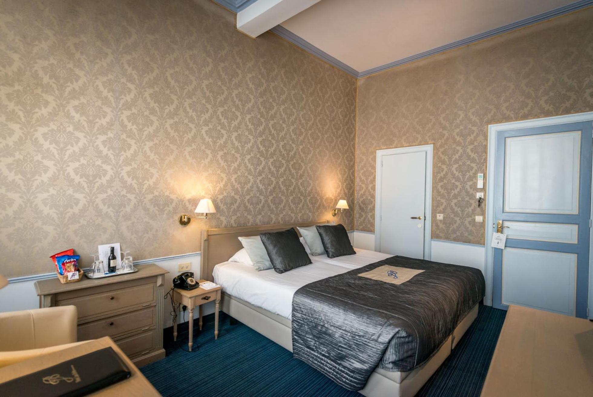 Standard Double Room - Photo 19