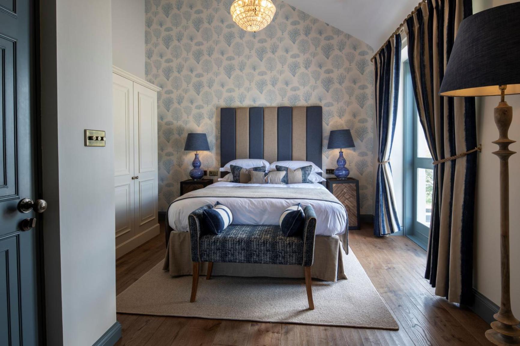 Delightful Room - Photo 30