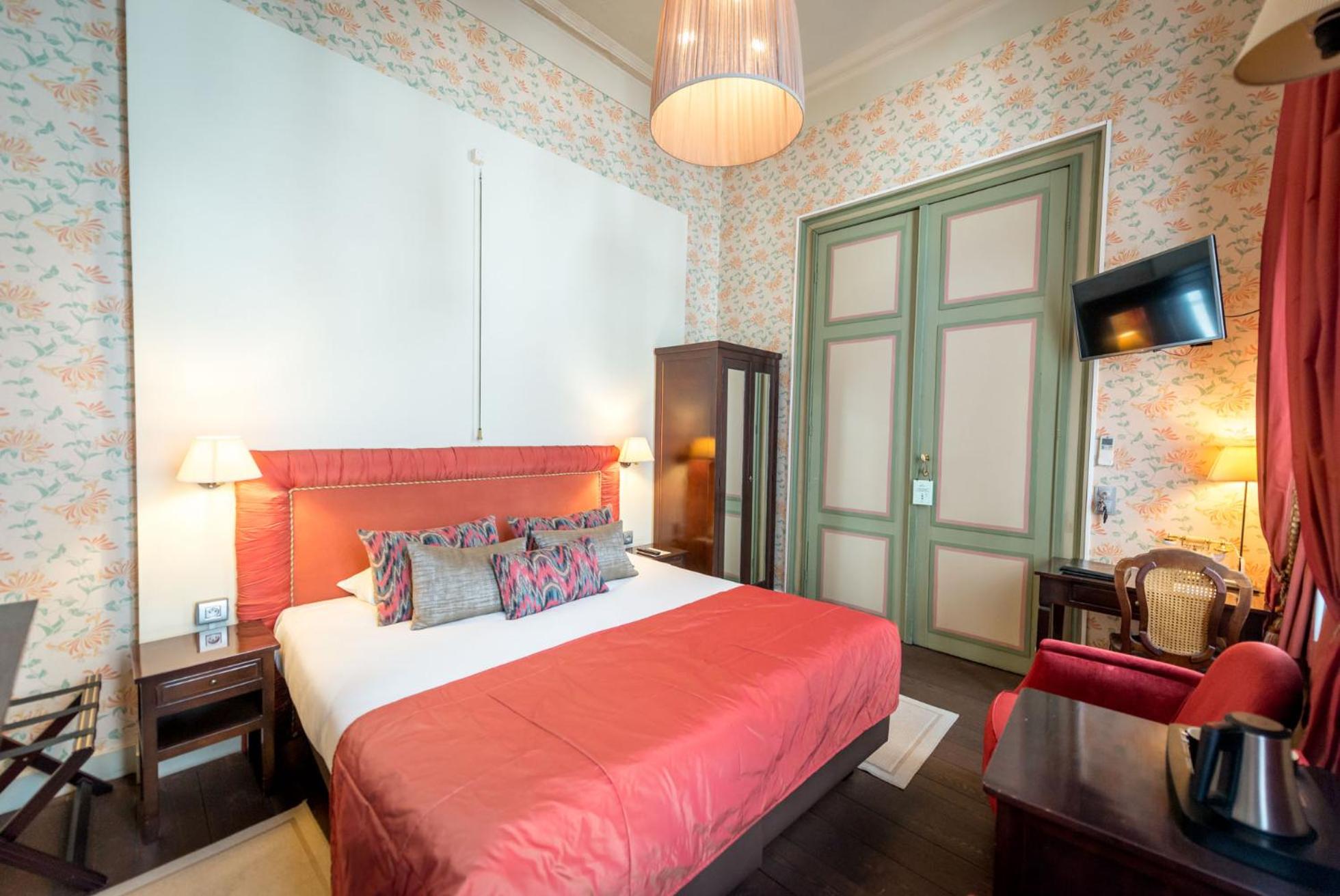 Deluxe Double Room - Photo 23