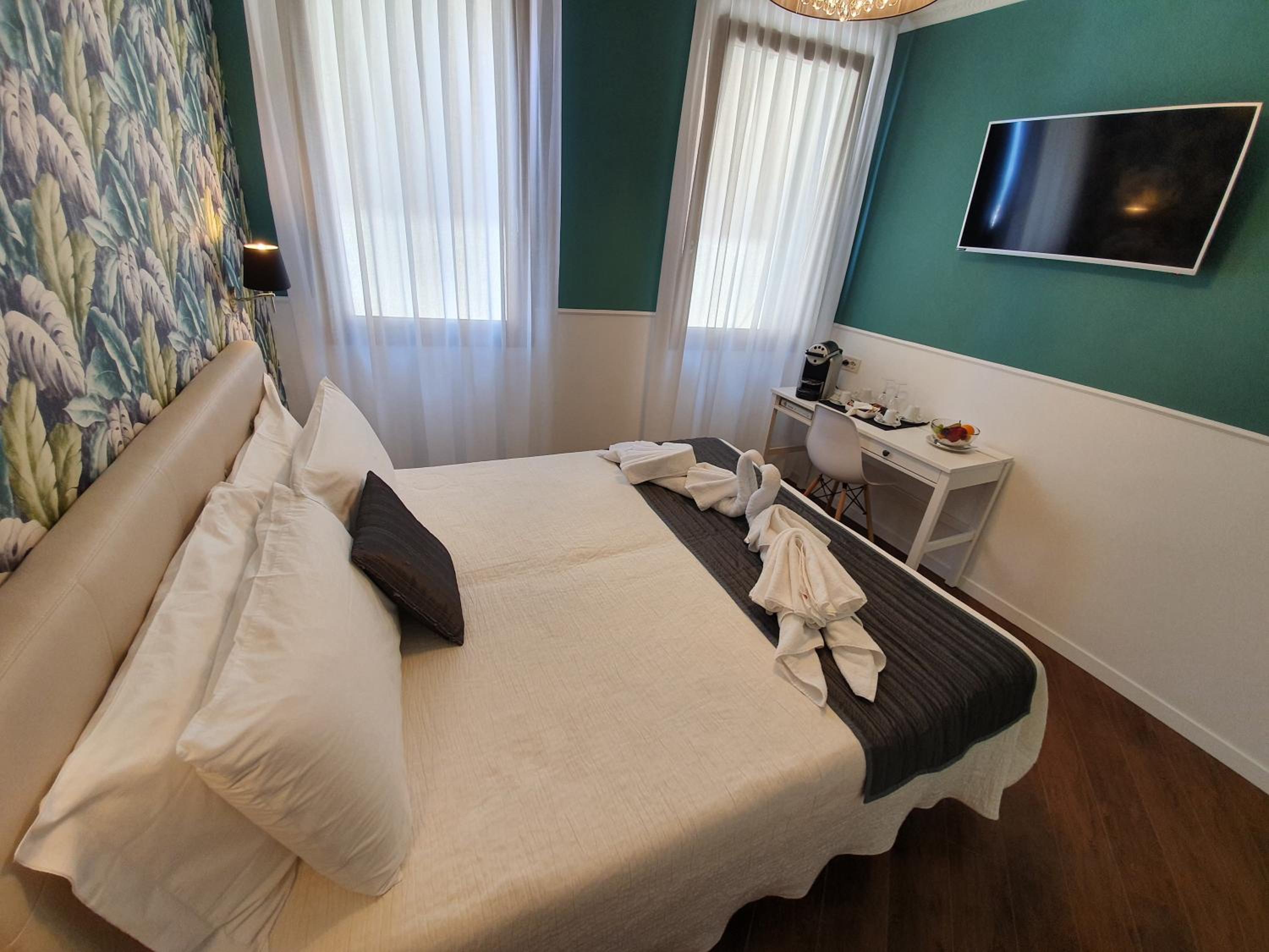 Standard Double Room - Photo 7