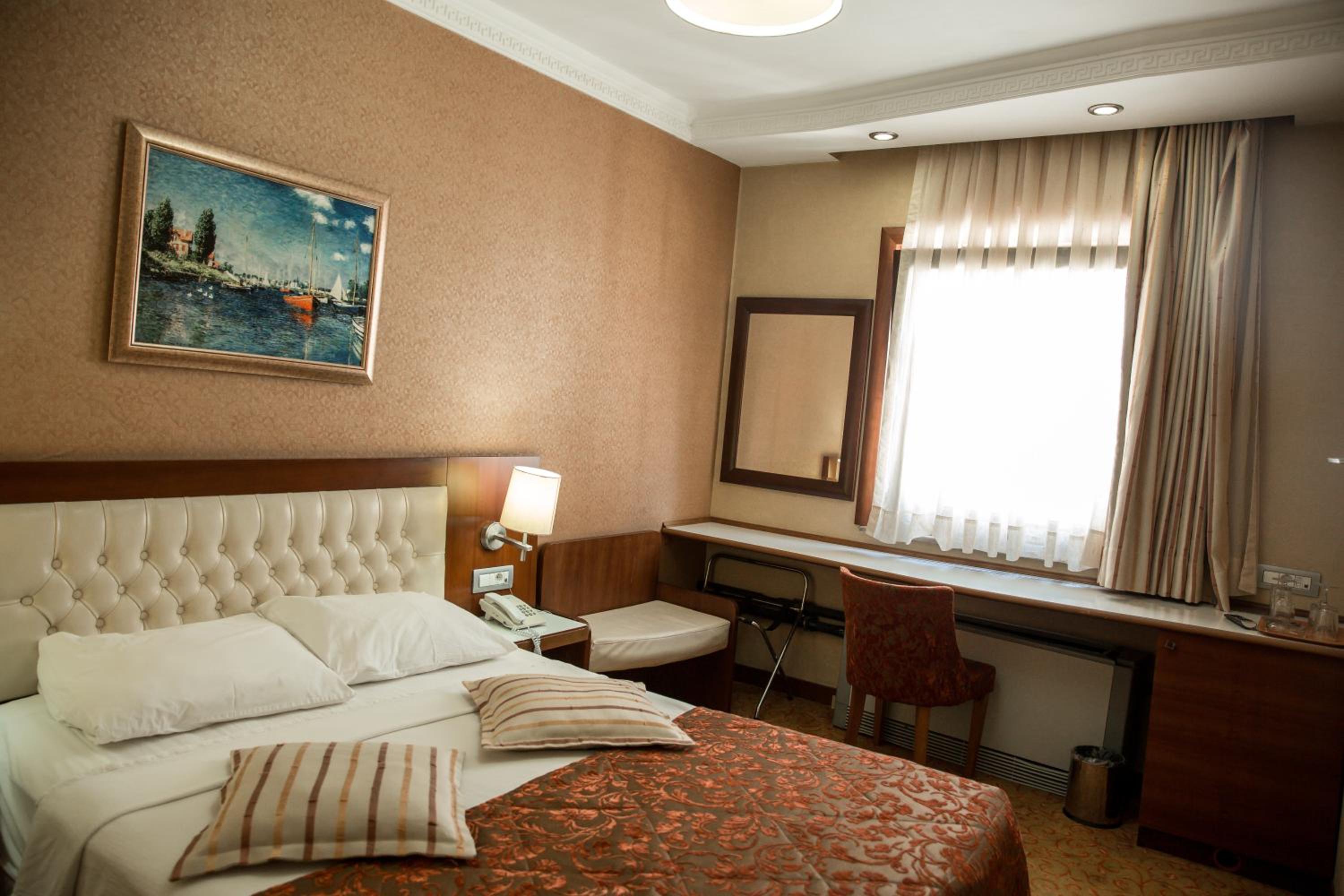 Standard Double Room photo 3