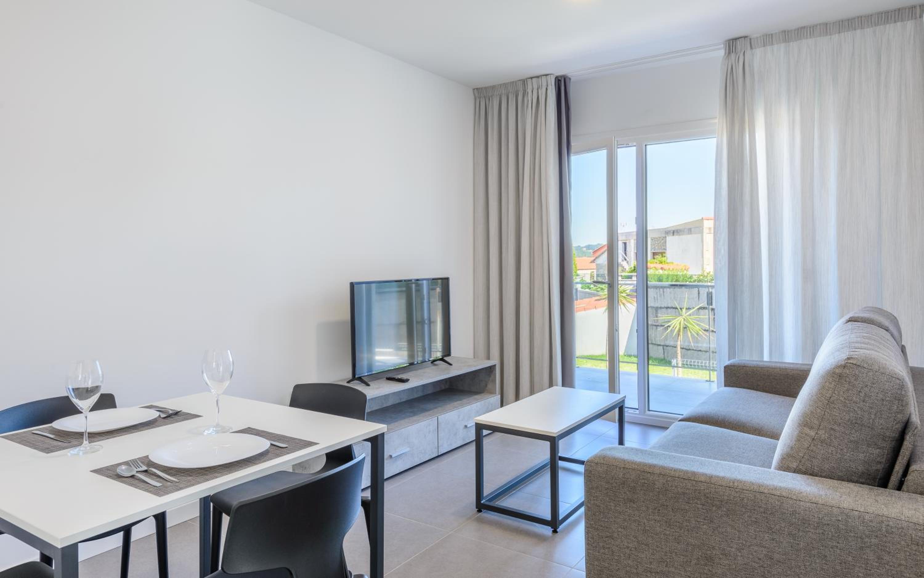 One-Bedroom Apartment with Sea View - Photo 17