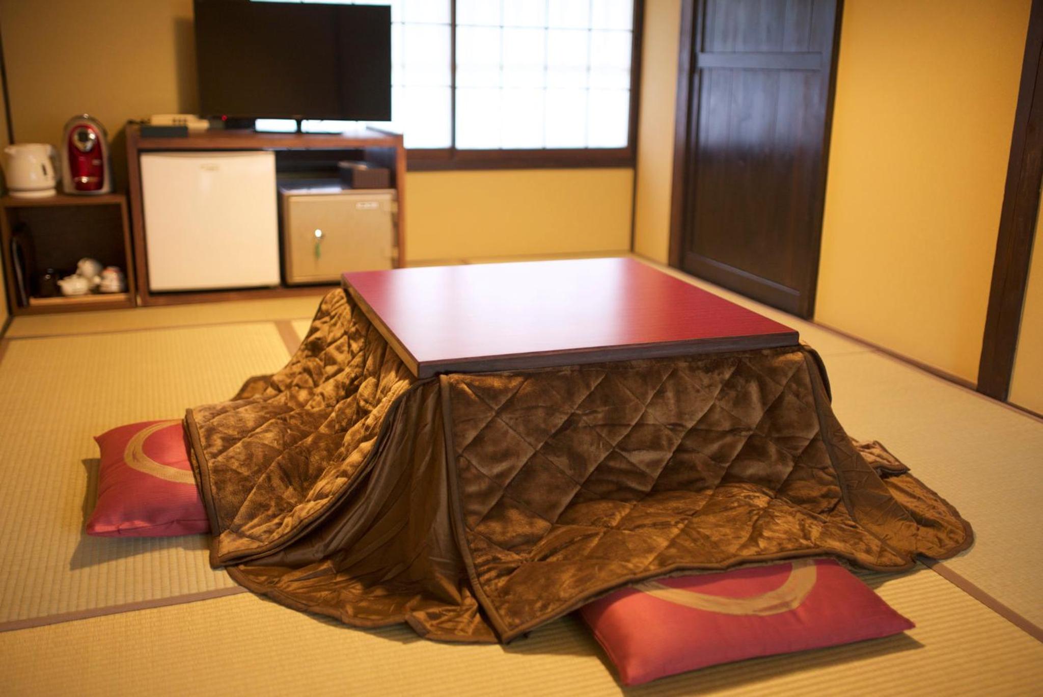 Family Room with Private Bathroom - Photo 3