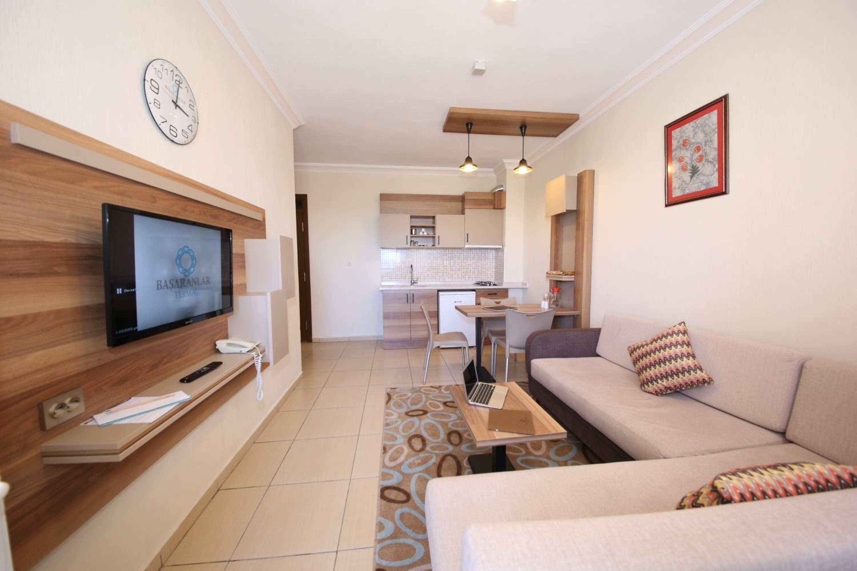 One-Bedroom Apartment - Photo 3