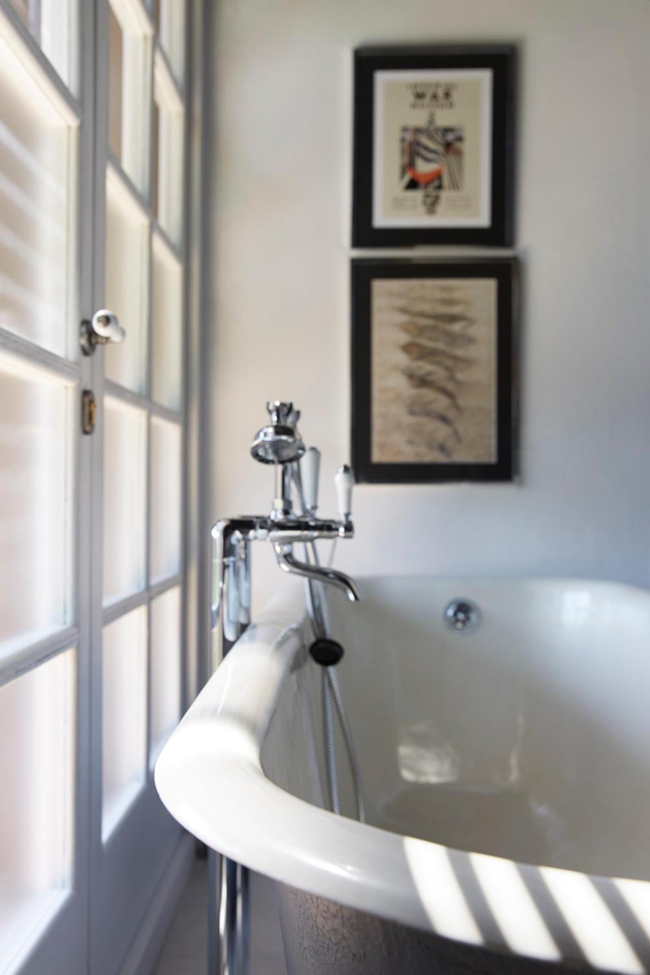 Deluxe Double Room with Bath photo 3