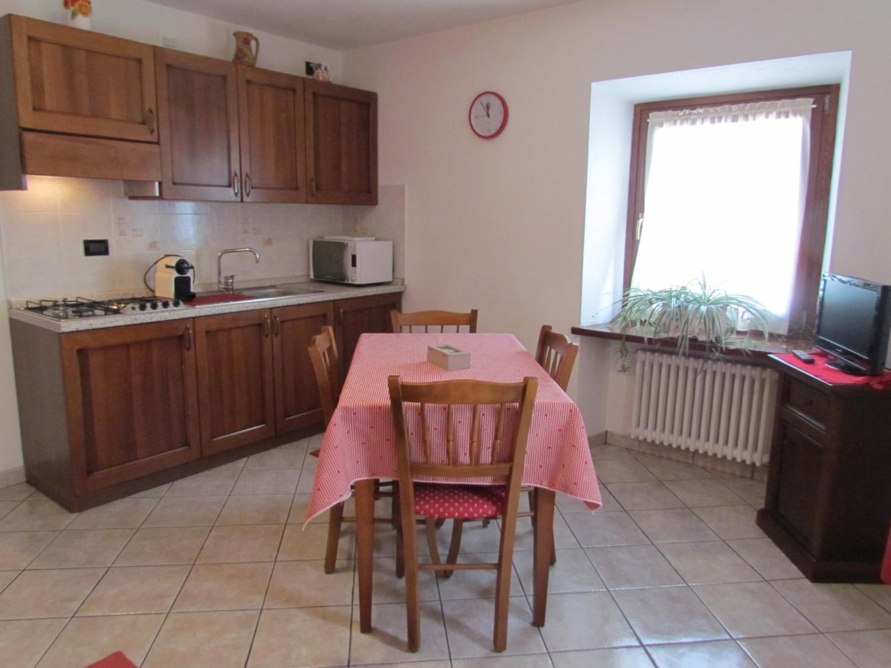 Apartment with Balcony - Photo 2
