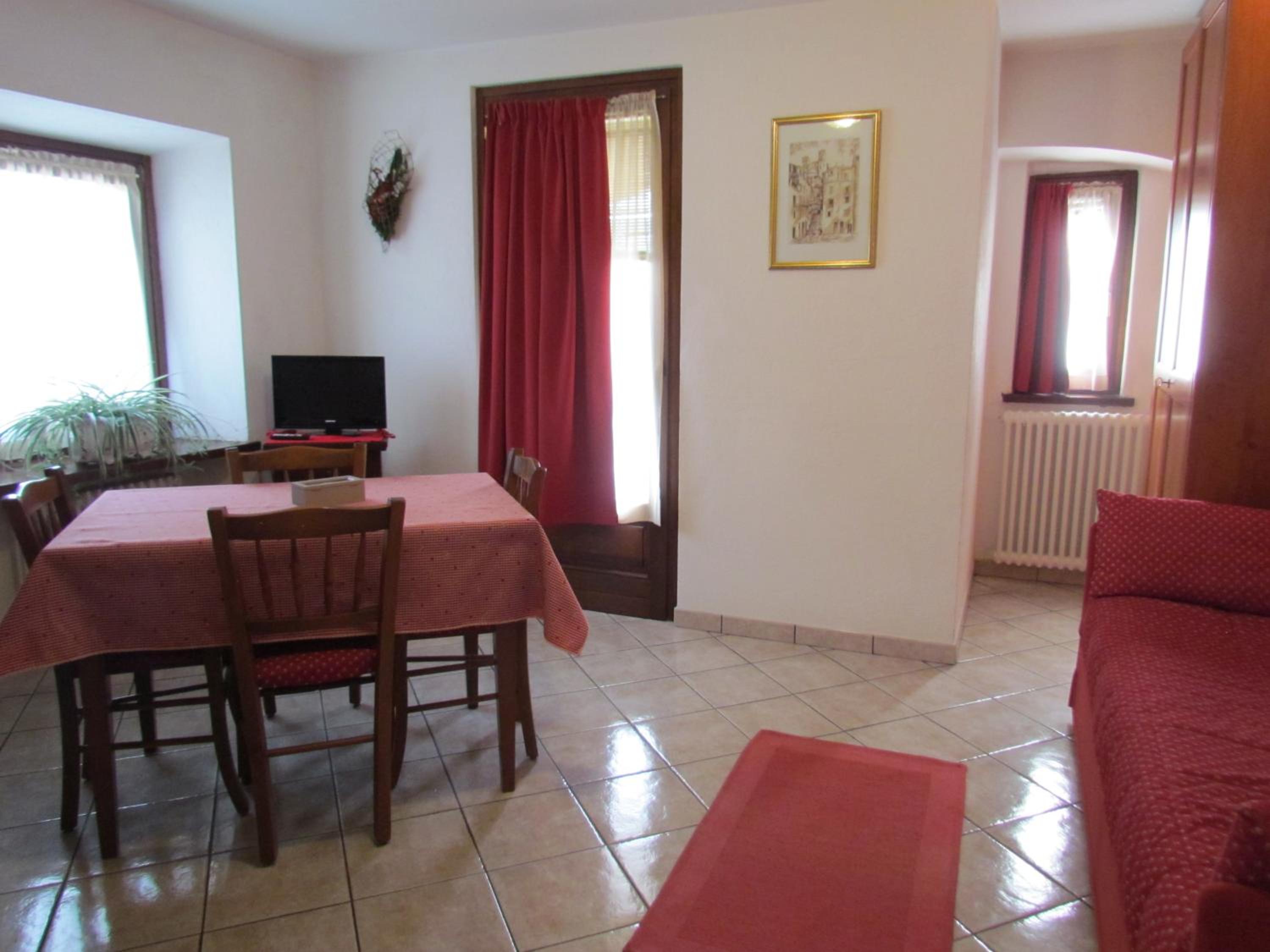 Apartment with Balcony - Photo 7