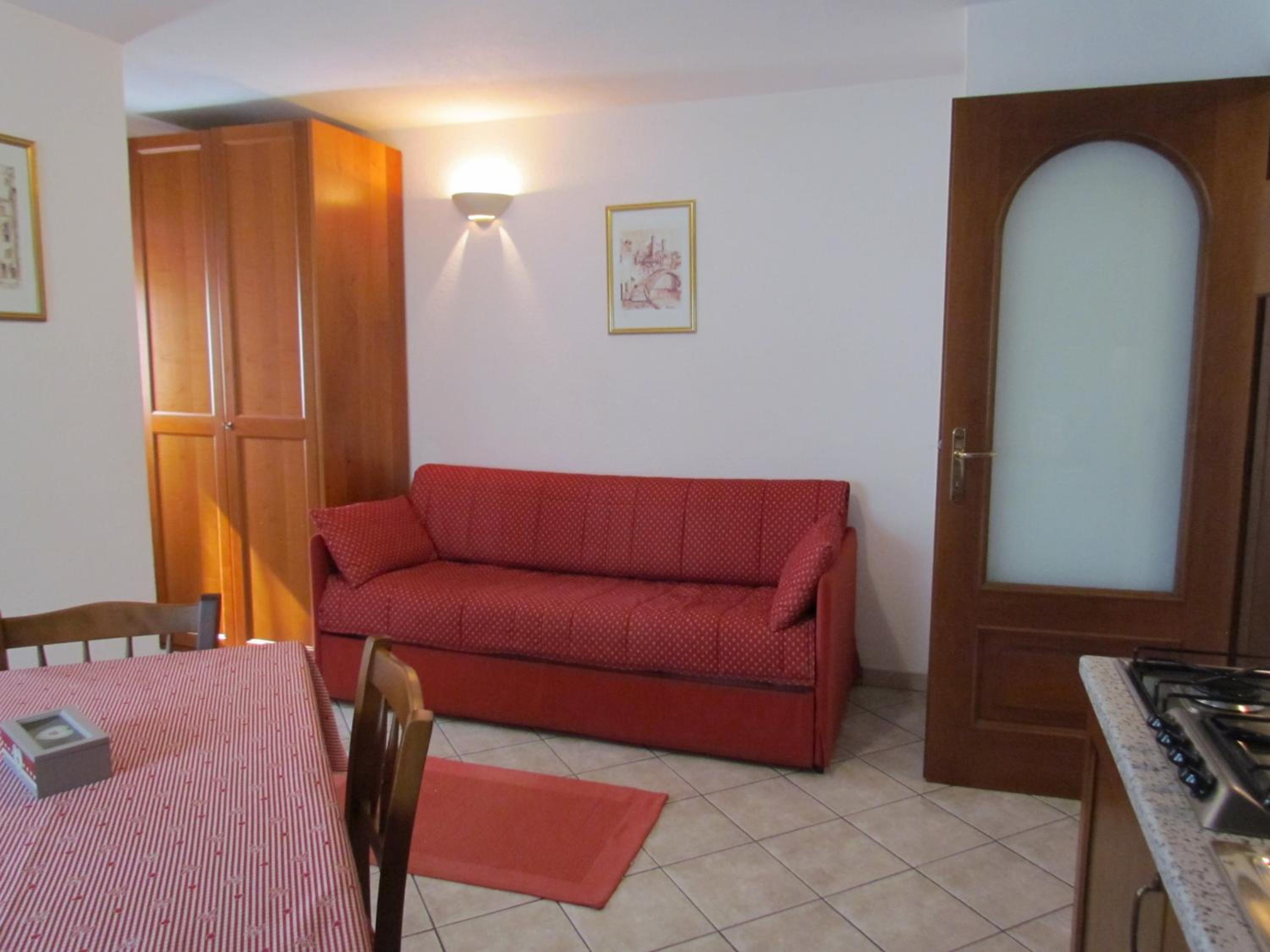 Apartment with Balcony - Photo 4