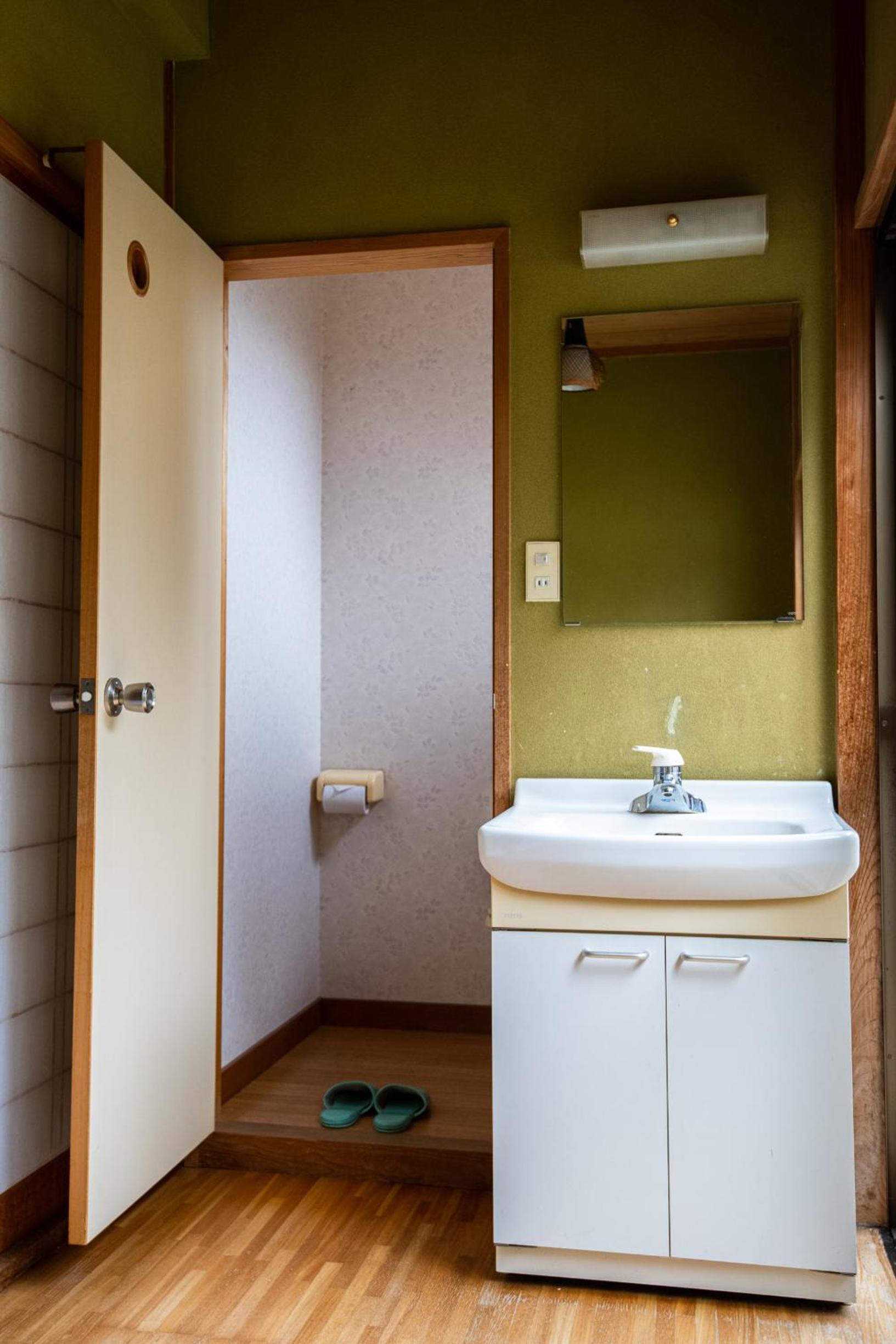 Quadruple Room with Private Bathroom photo 3