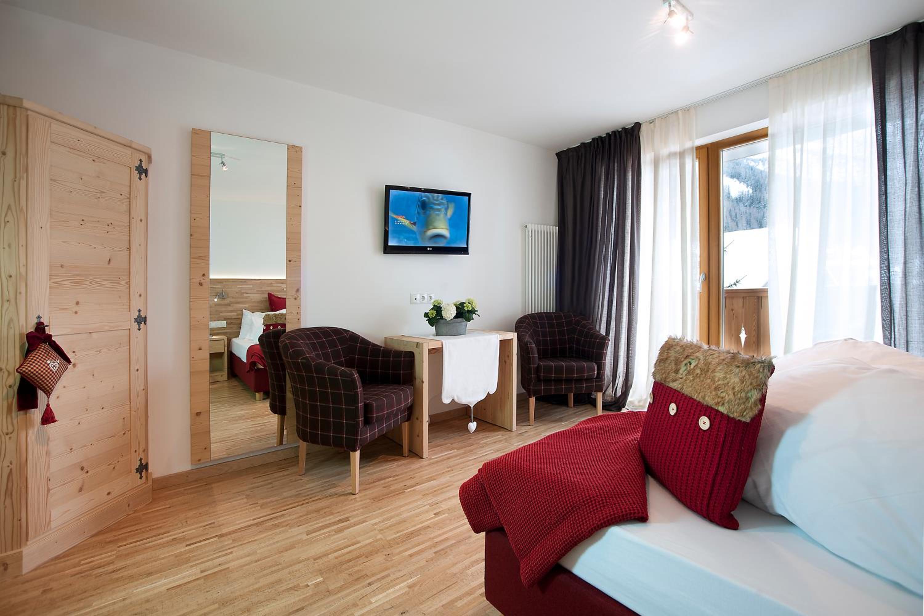 Superior Double or Twin Room with Mountain View photo 2