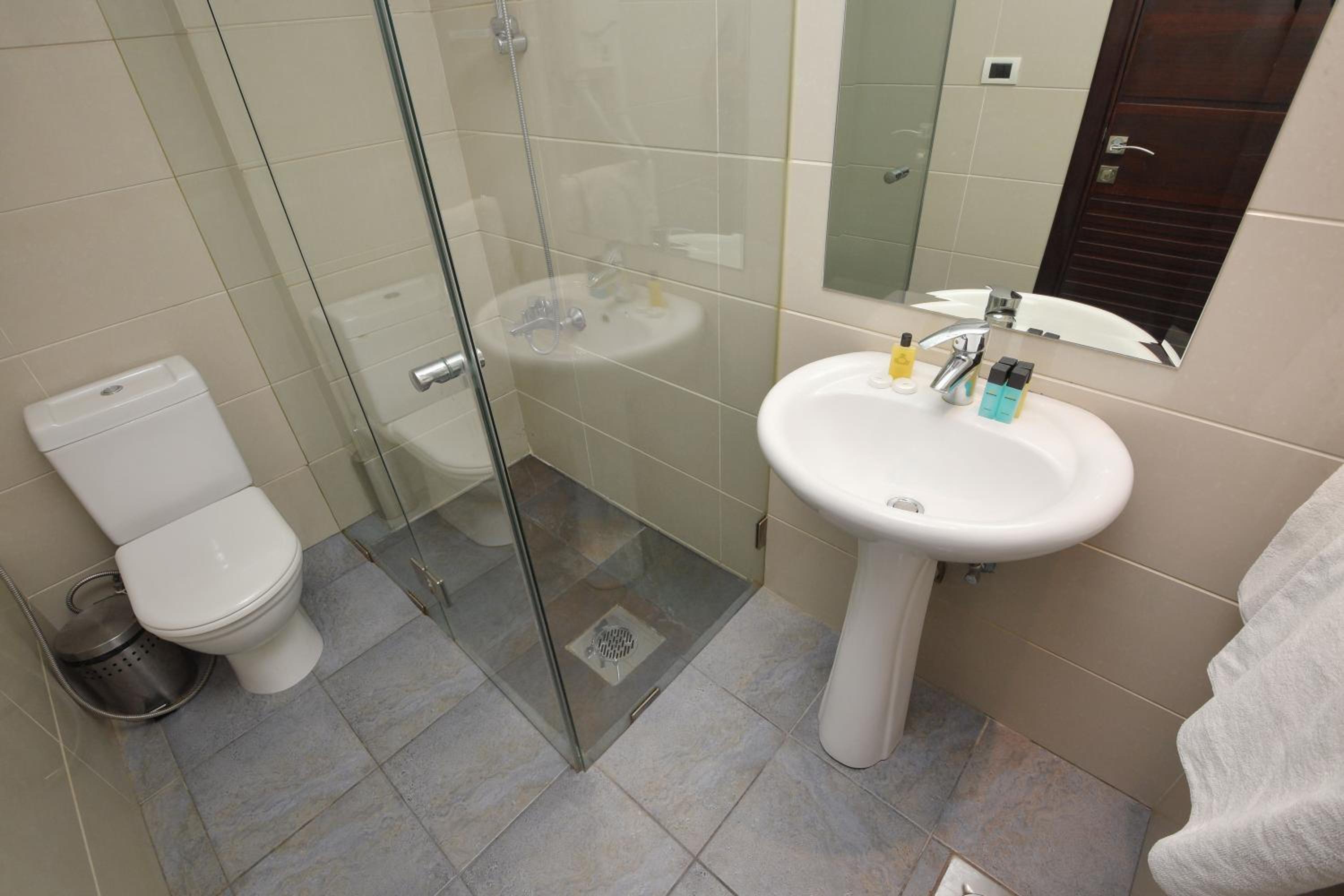 Standard Double Room - Photo 3
