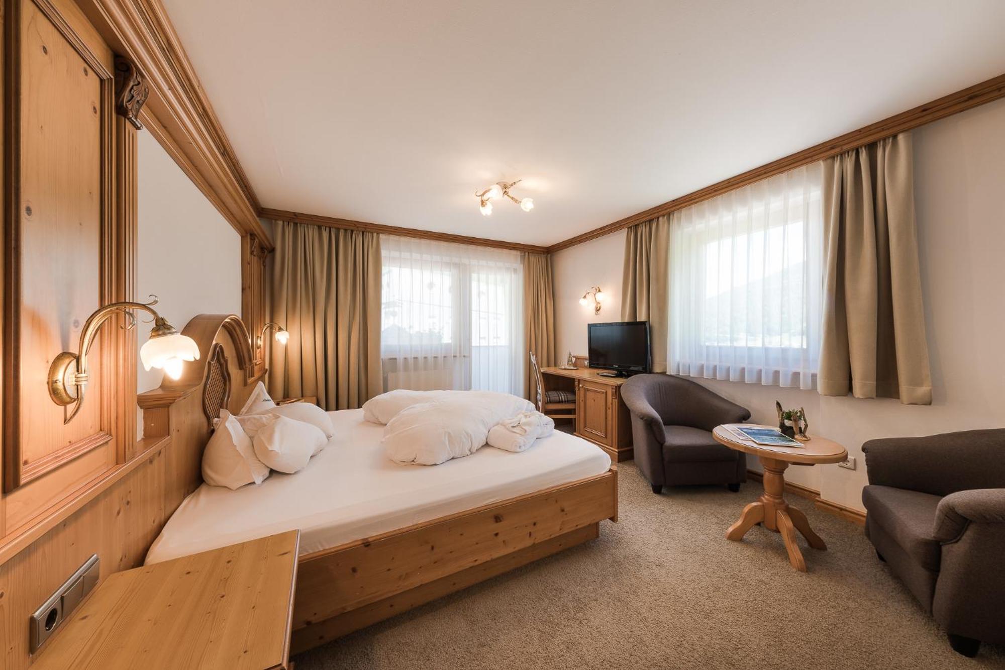 Standard Double Room with Balcony and Mountain View