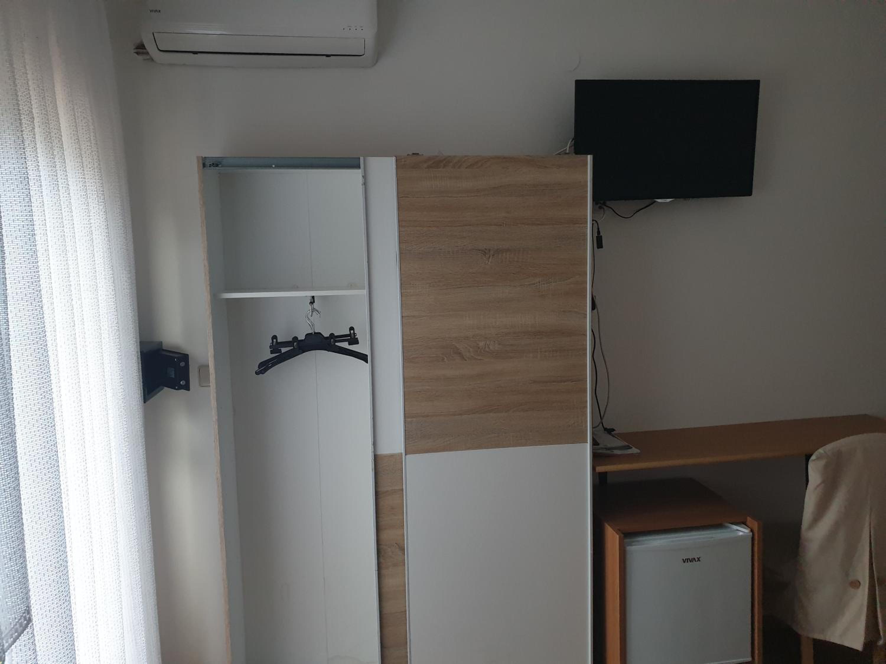 Twin Room with Terrace - Photo 3