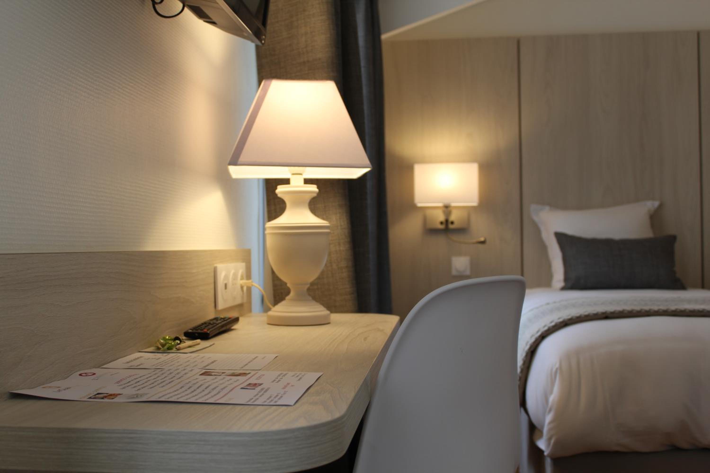 Standard Double Room - Photo 7