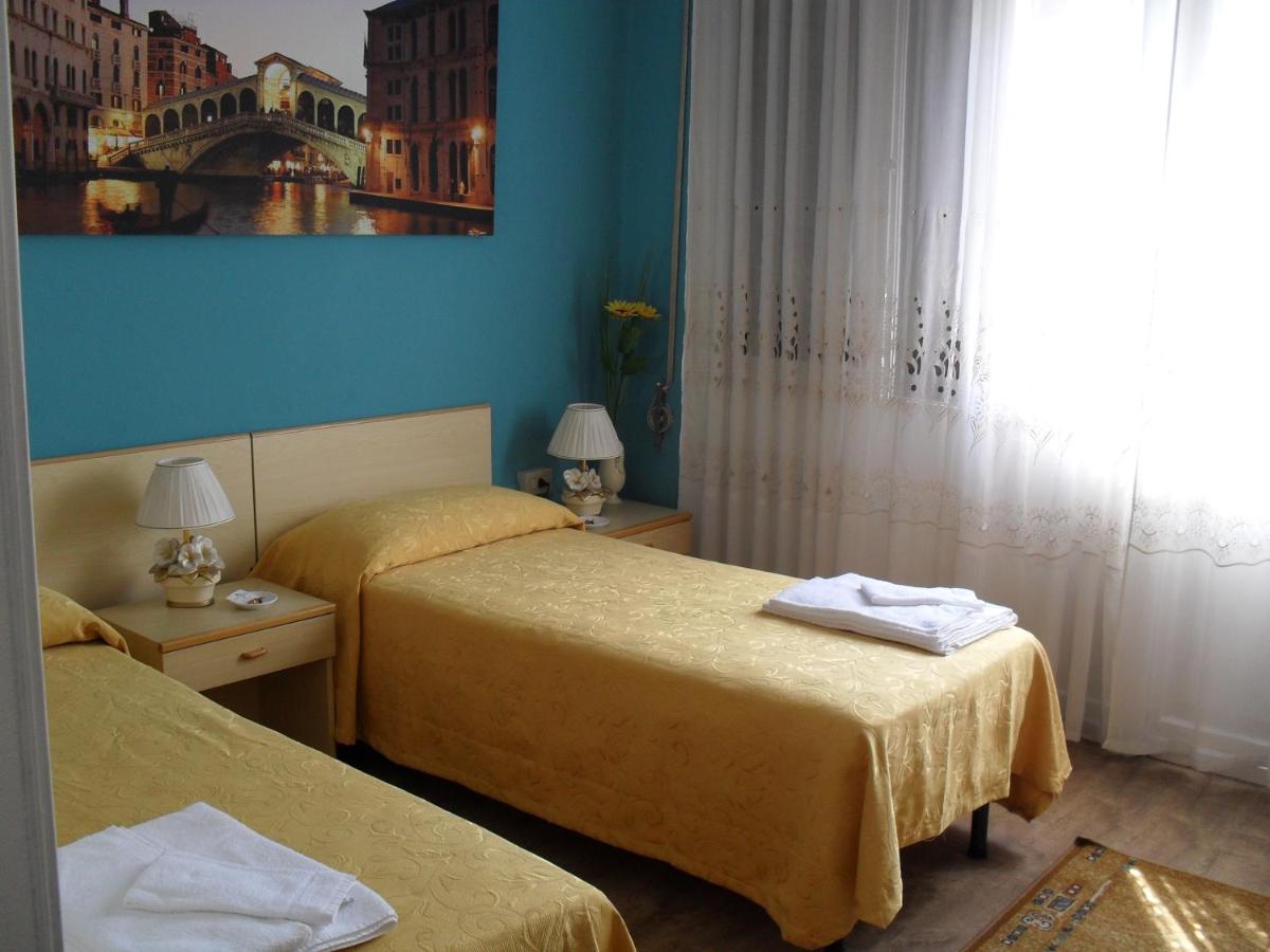 Double or Twin Room with Balcony and Sea View - Photo 1