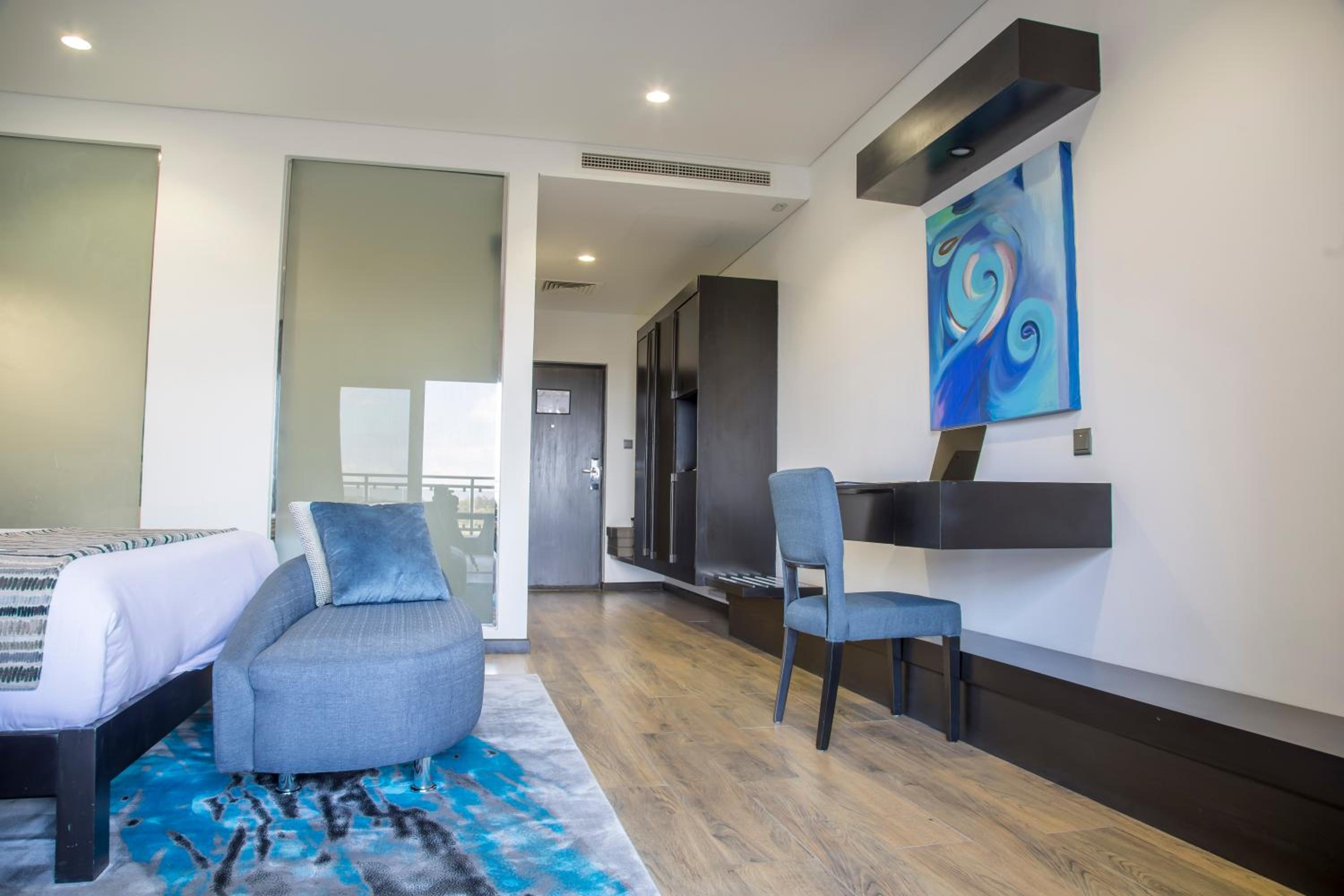 Superior King Room - Photo 3