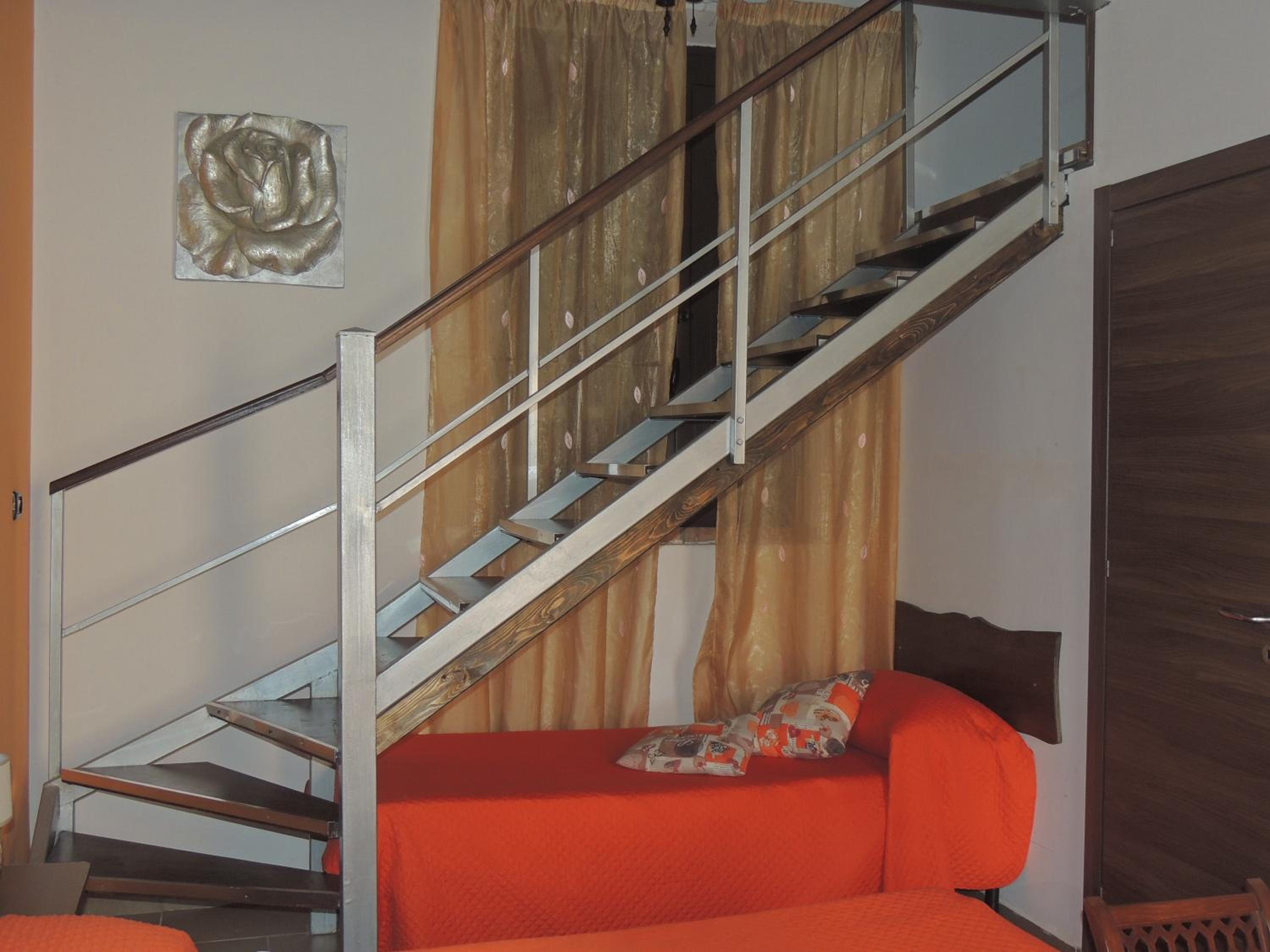 Studio - Split Level photo 3