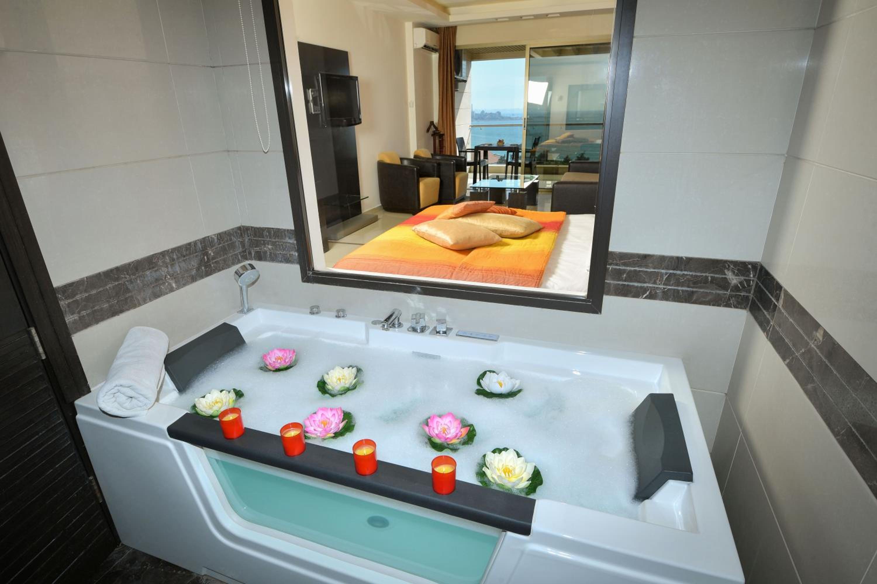 Junior Suite with Sea View-Top Floor - Photo 7