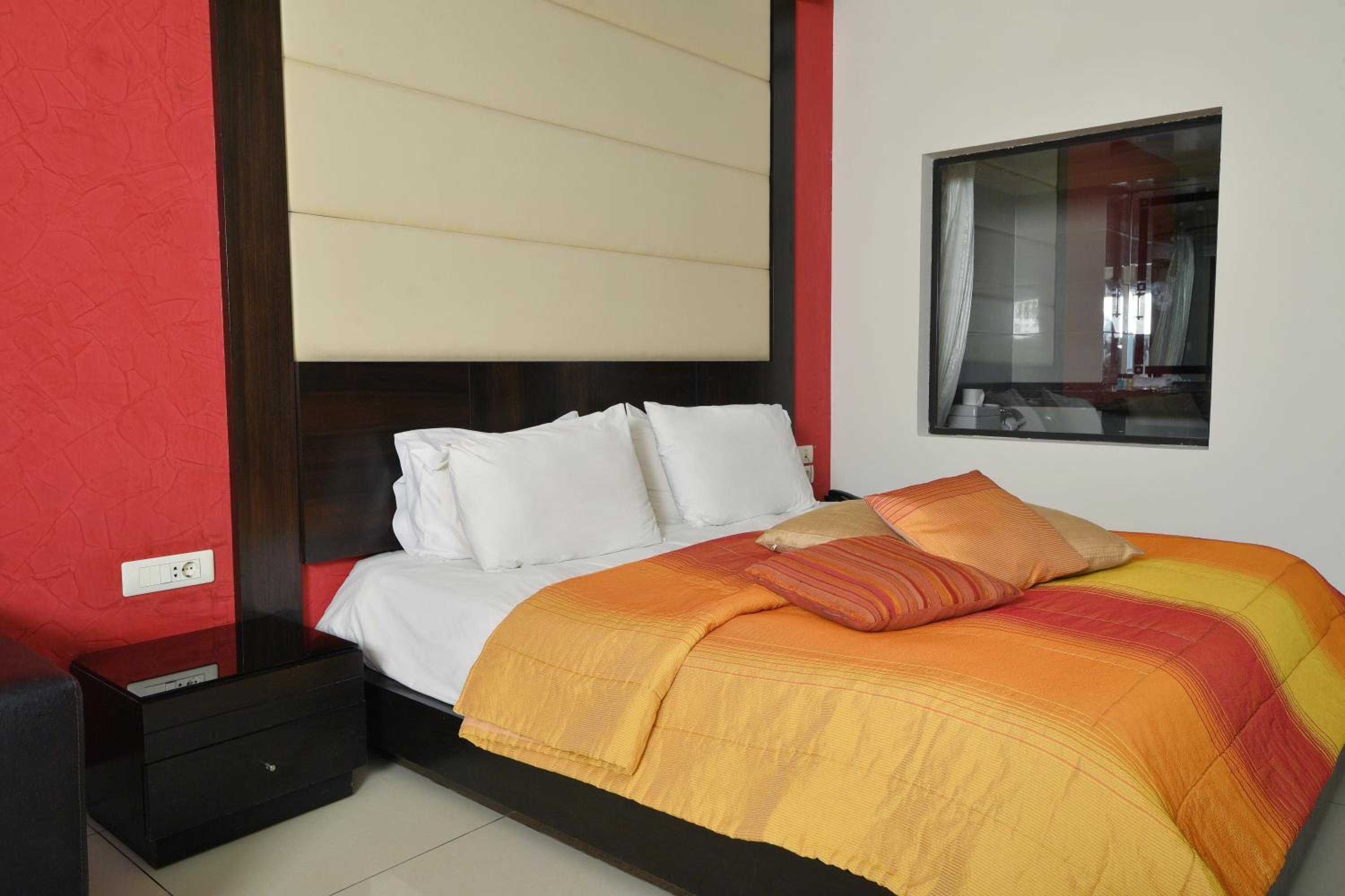 Junior Suite with Sea View-Top Floor - Photo 3