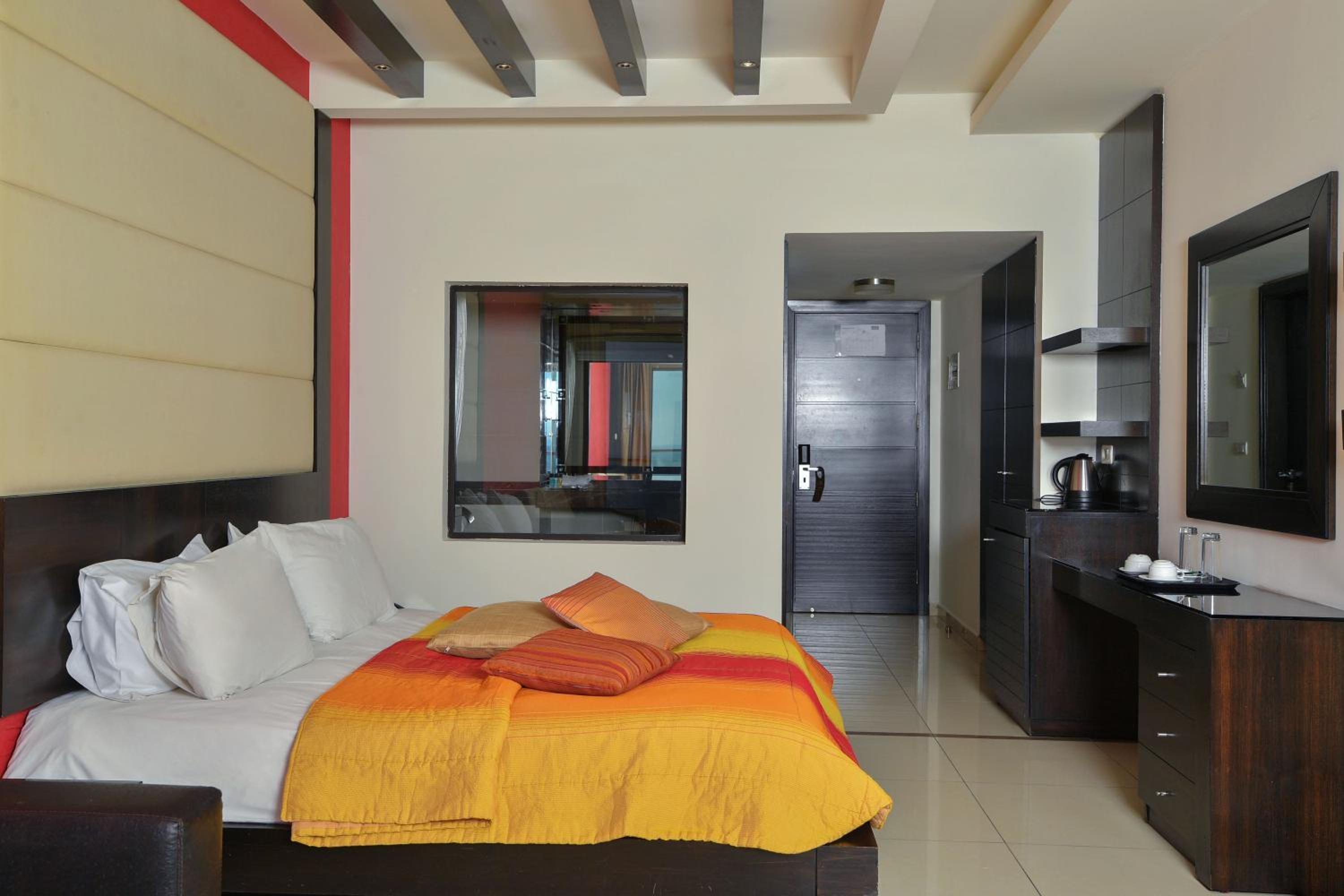 Junior Suite with Sea View-Top Floor - Photo 4