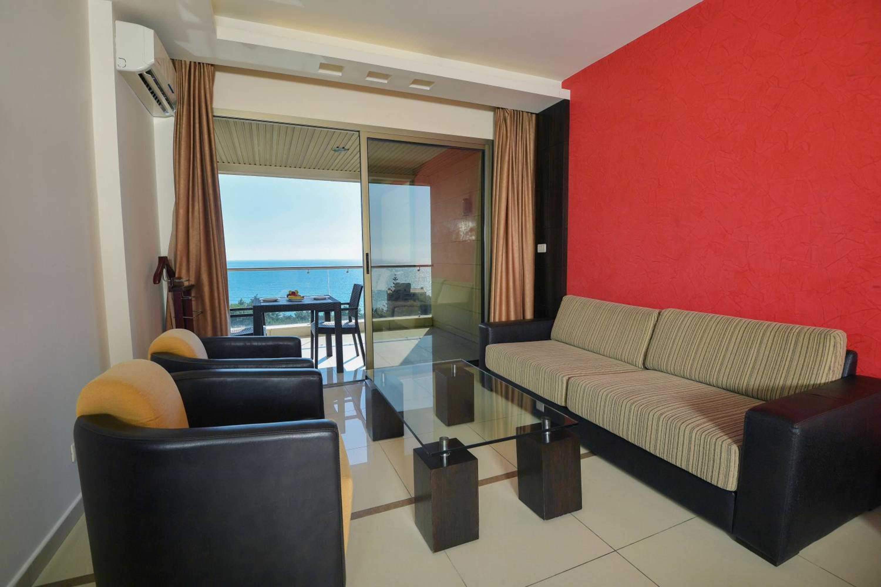 Junior Suite with Sea View-Top Floor - Photo 5