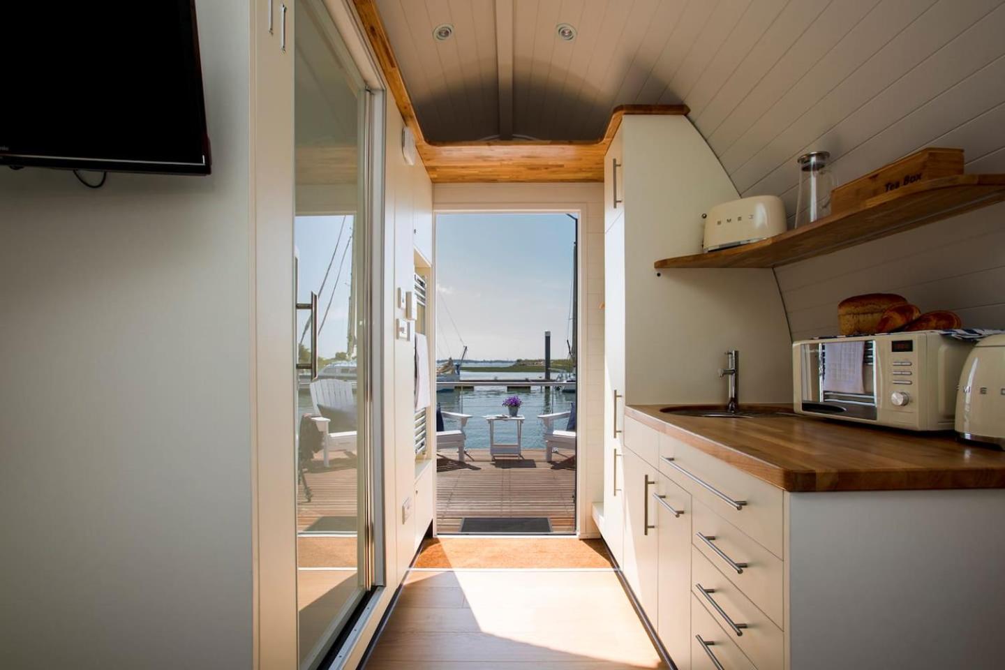 Deluxe Double Room with Sea View - Photo 16