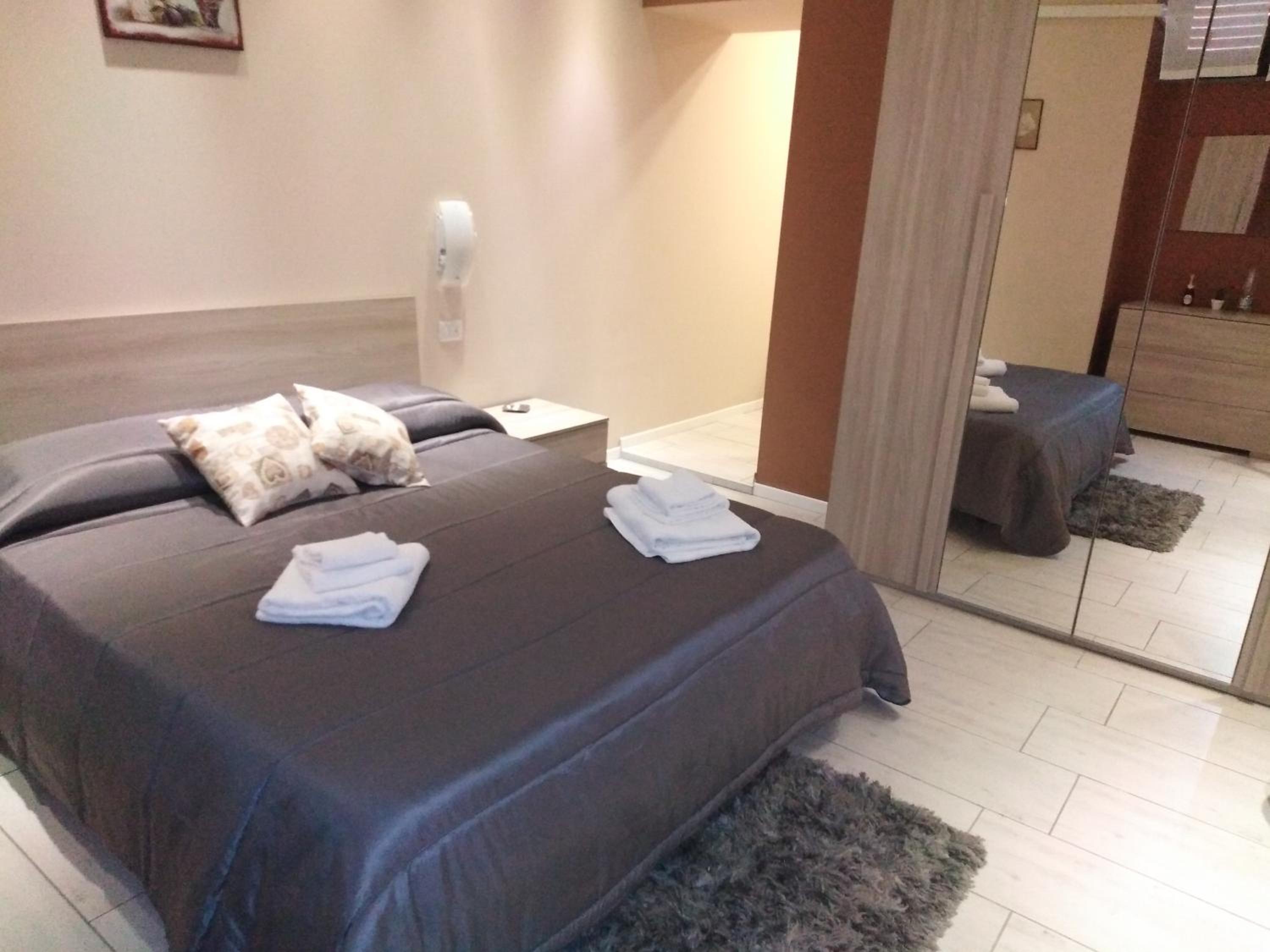 Double Room - Photo 8
