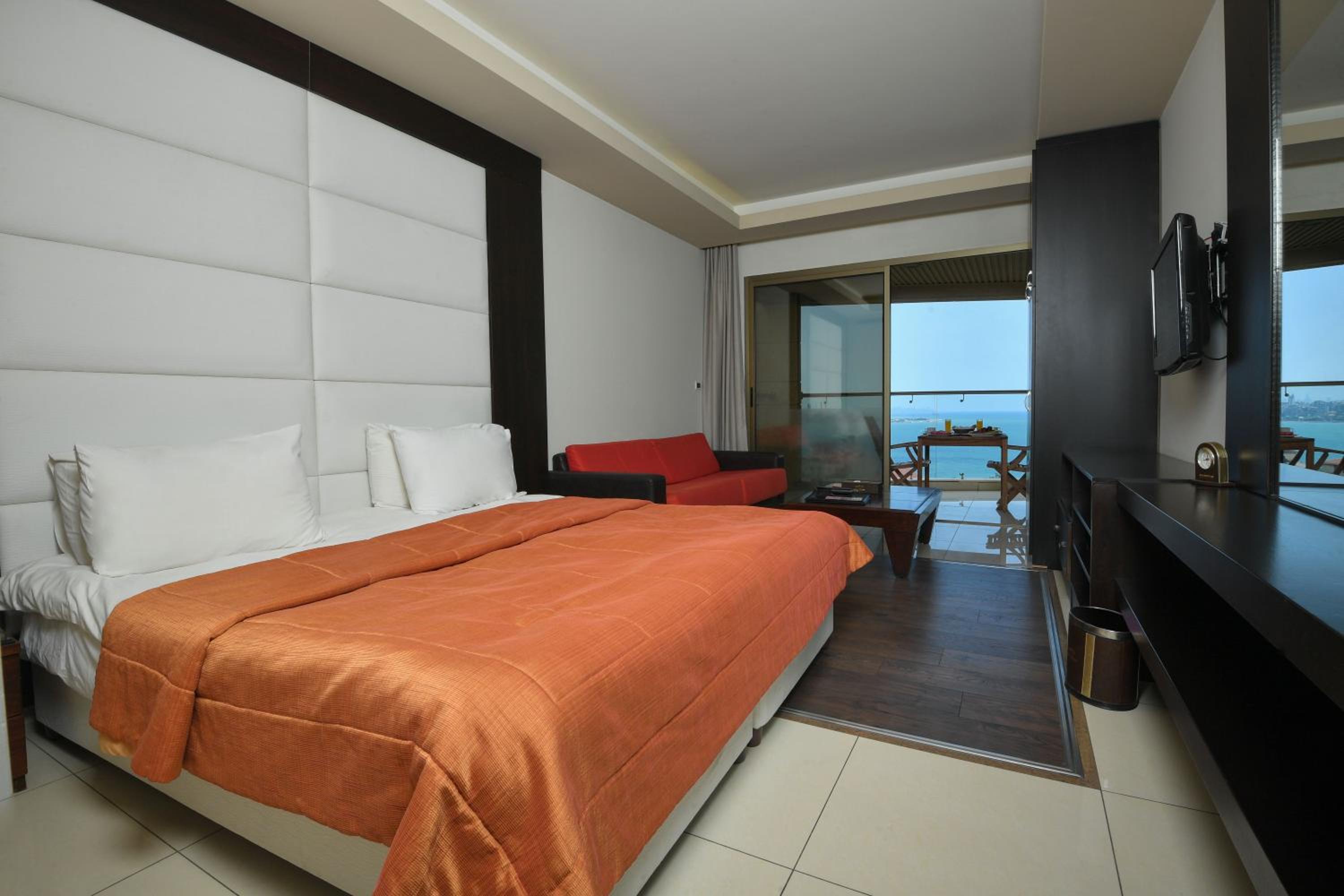 Family Suite with Sea View - Photo 4