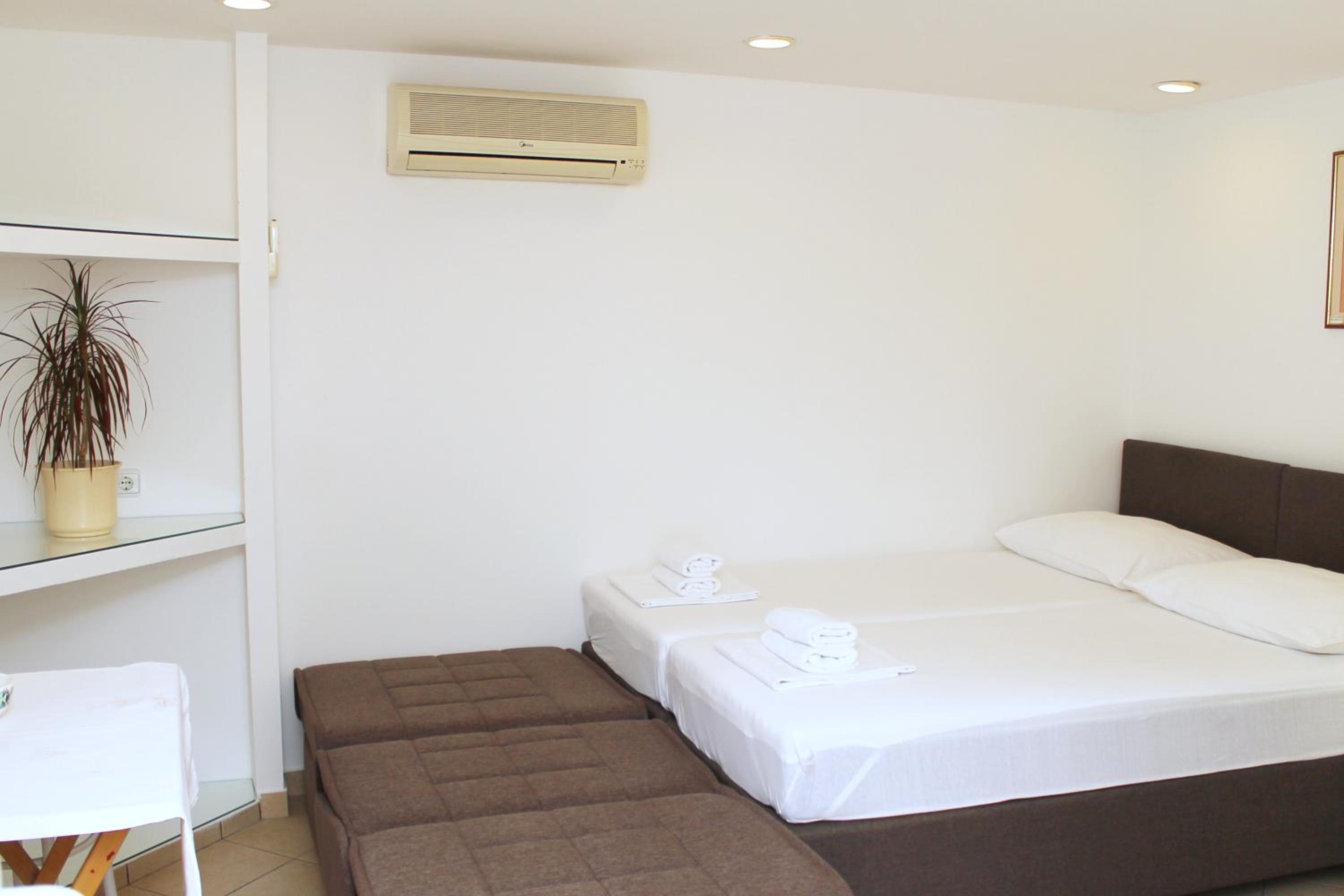 Studio (2 Adults)