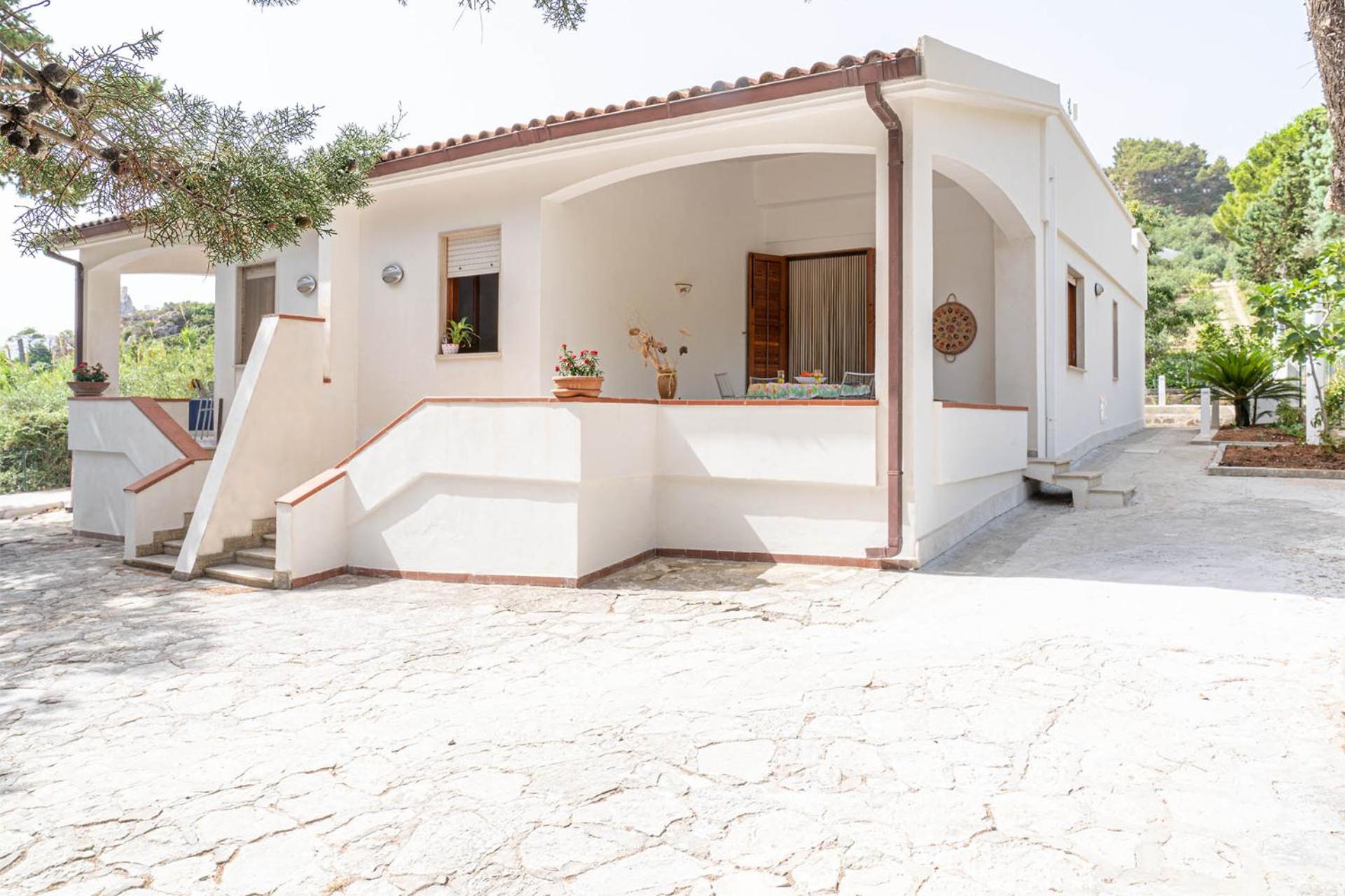 Villa With Spa Bath photo 2