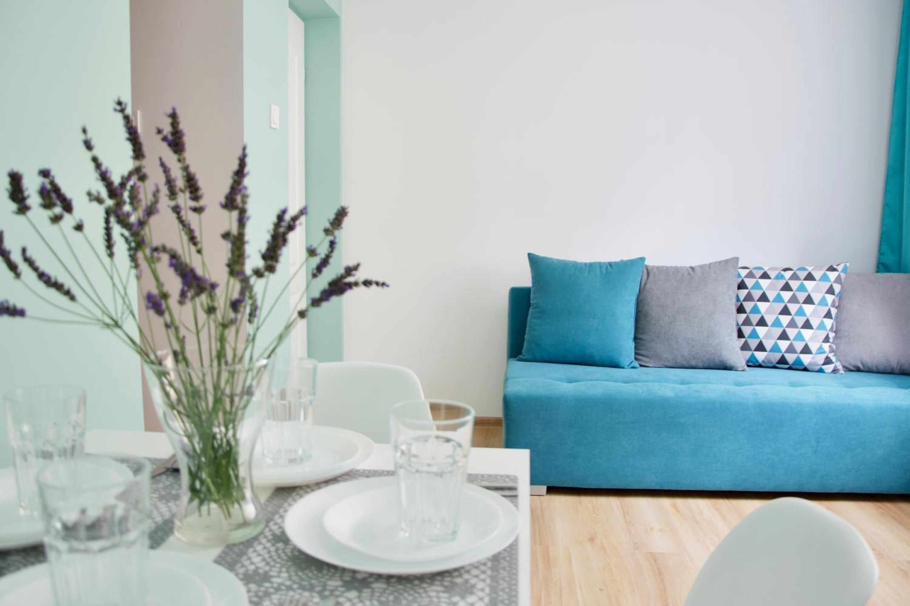 One-Bedroom Apartment - Photo 2